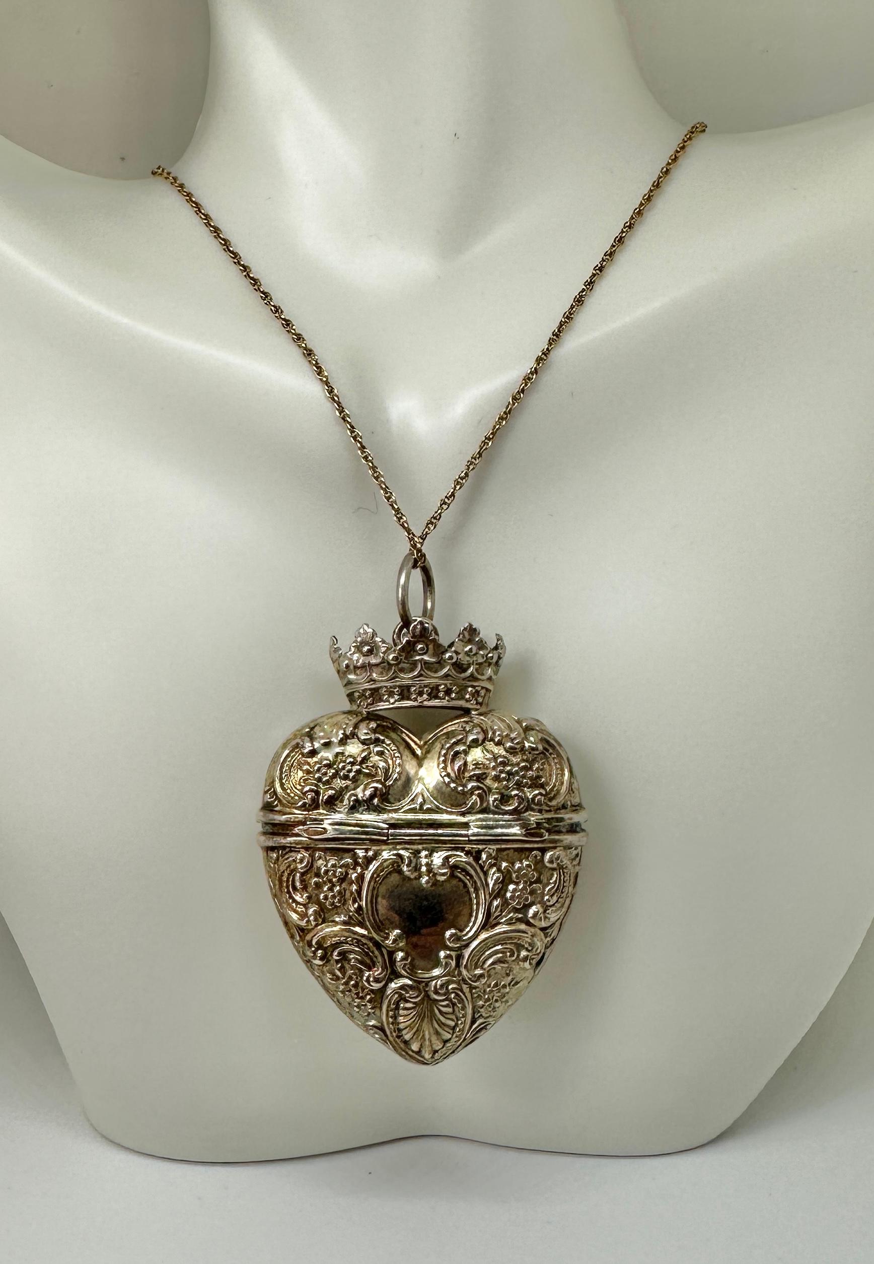 Sterlingsilber Herz-Medaillon-Anhänger-Halskette mit Vinaigrette Foster & Bailey „A“ (Viktorianisch) im Angebot