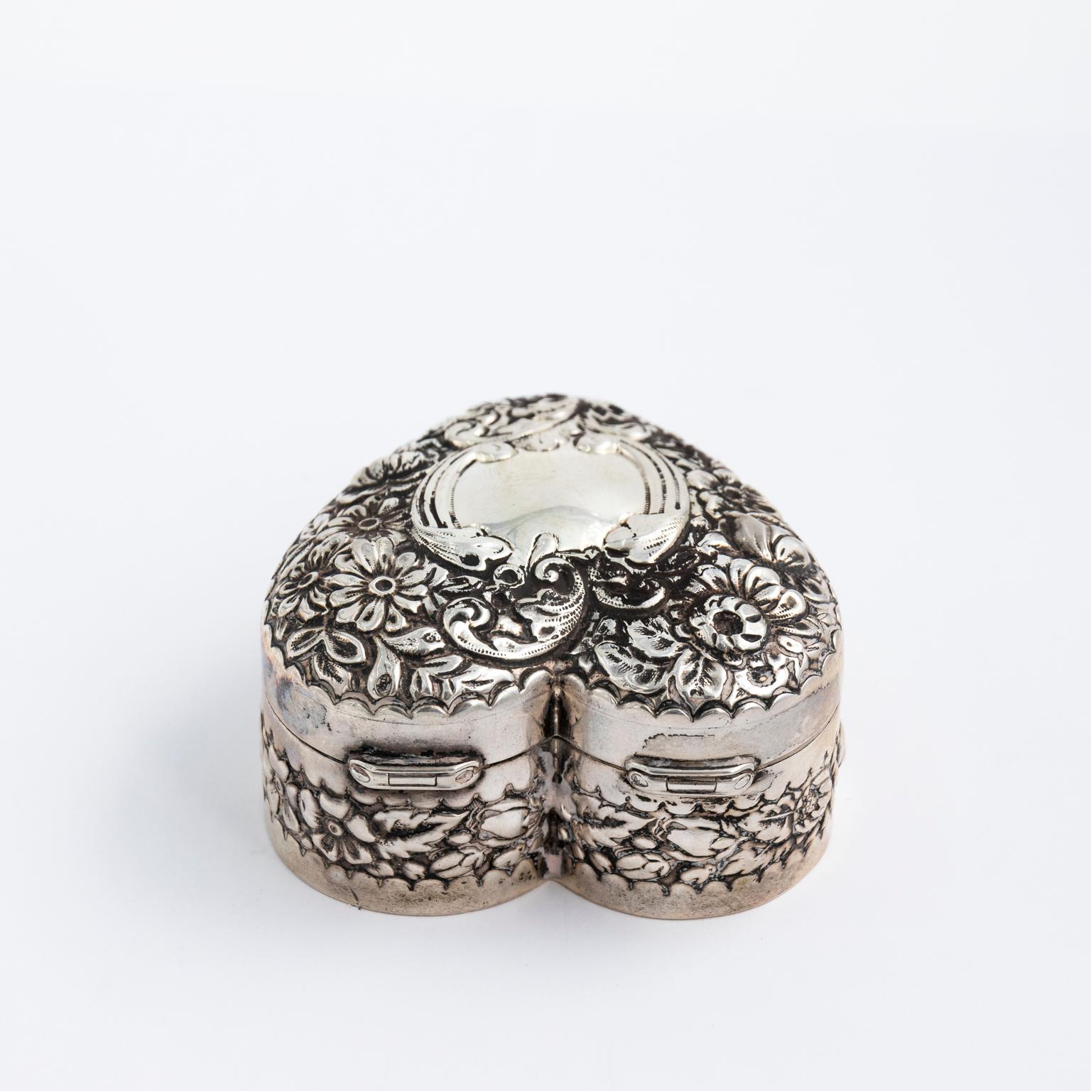 Sterling Silver Heart Shaped Box In Excellent Condition In Stamford, CT