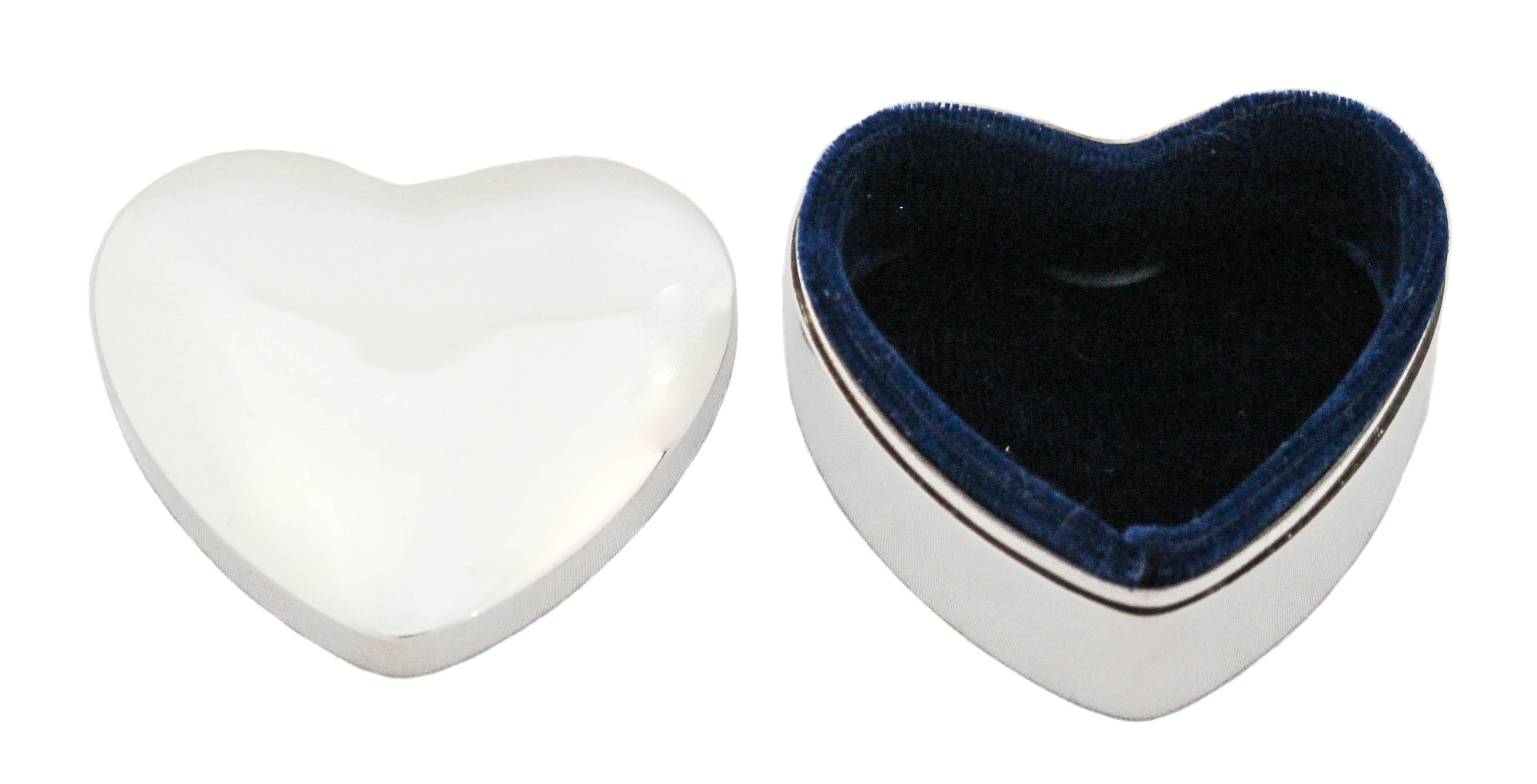 Love is in the air!! This sterling silver box is the perfect accessory for that special moment; asking the person you love “will you marry me?”
A heart-shaped ring box is the perfect accessory!!
The ring will really shine against the rich blue