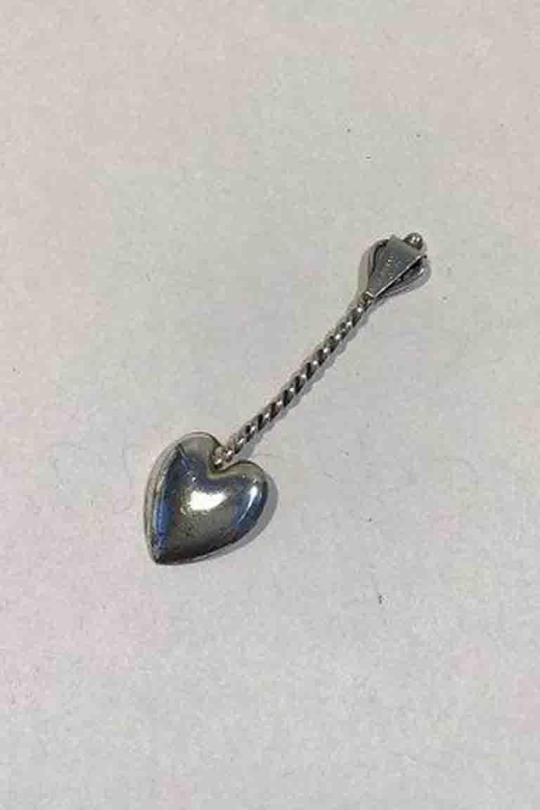 Sterling Silver Heart Shaped Salt Spoon In Good Condition For Sale In Copenhagen, DK