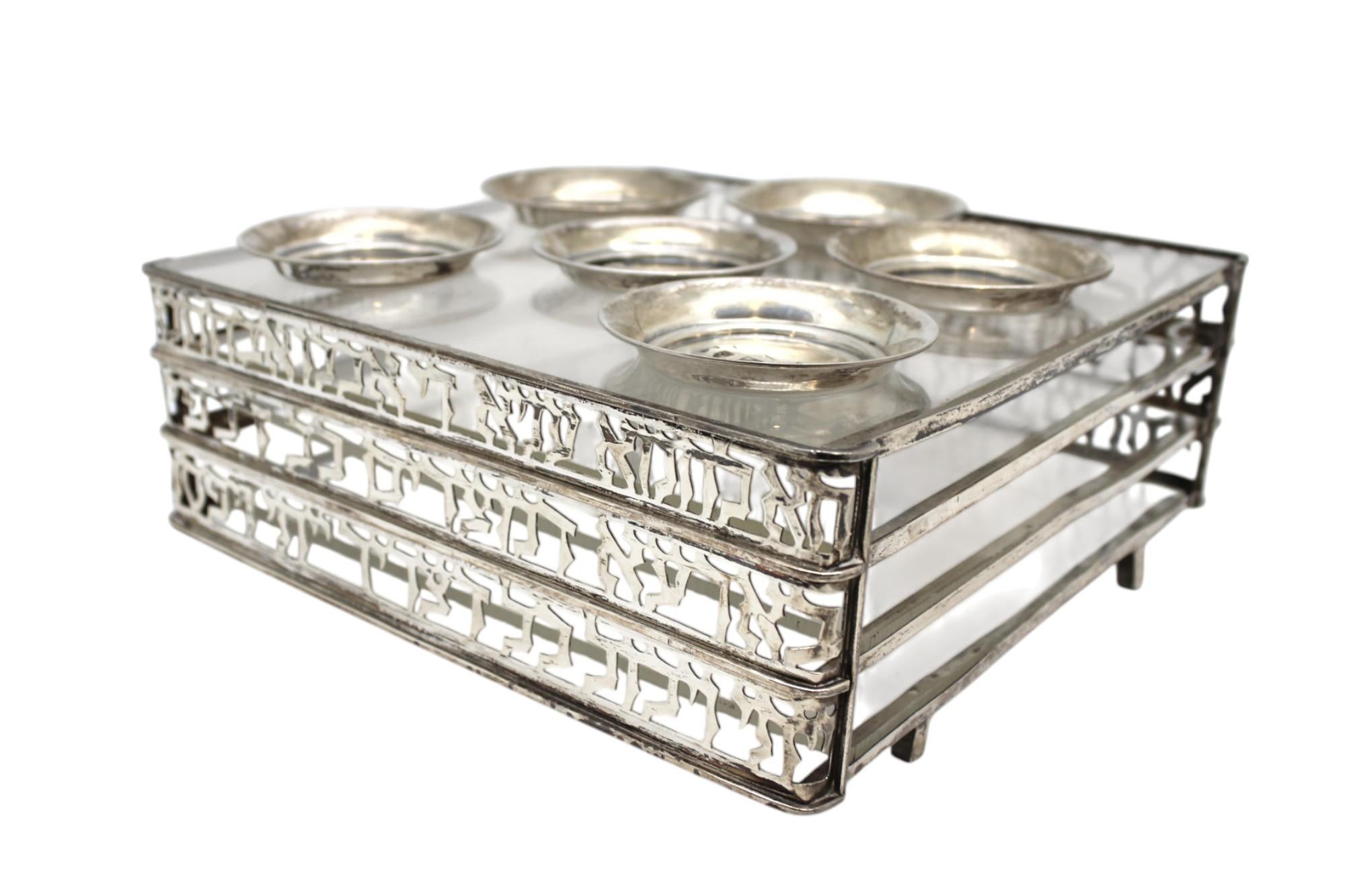 Ritaglio ebraico in argento Sterling e Compendio della Pasqua ebraica e piatti in acrilico in vendita 3