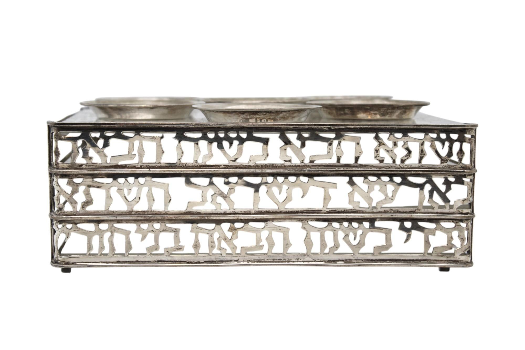 Israeliano Ritaglio ebraico in argento Sterling e Compendio della Pasqua ebraica e piatti in acrilico in vendita
