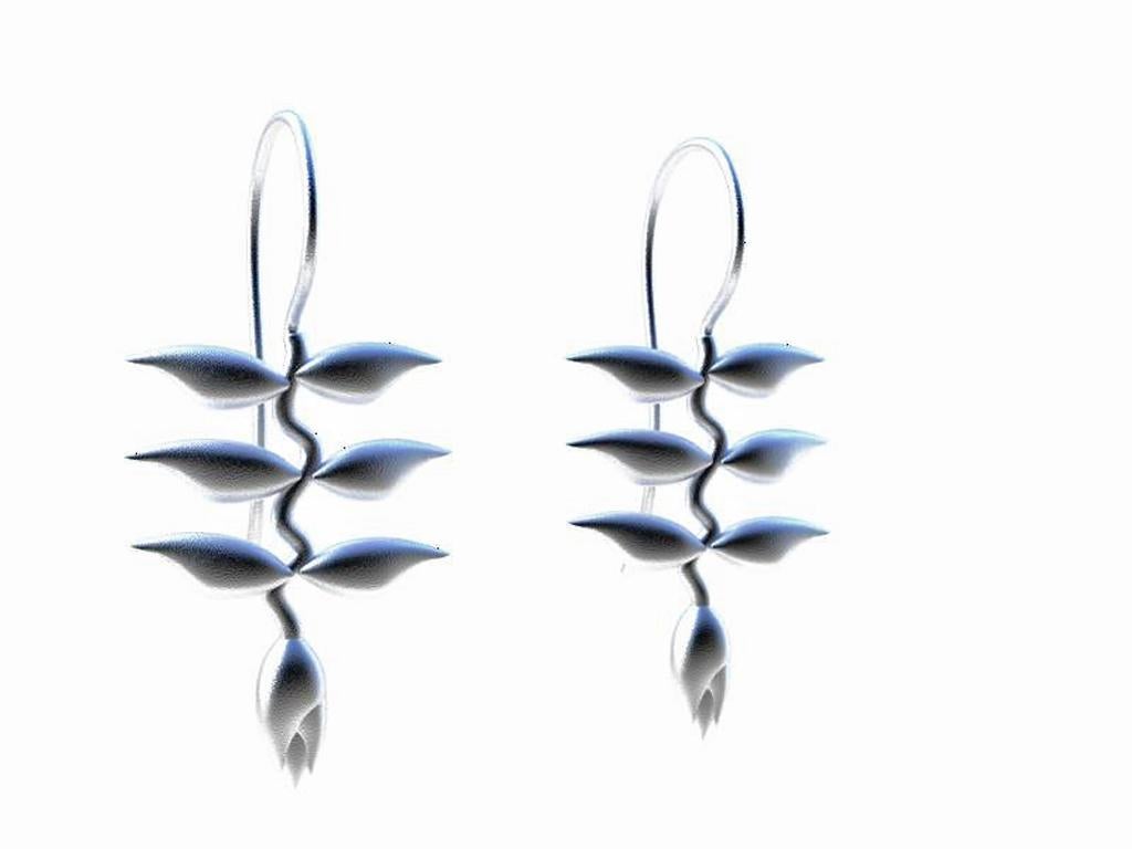 Boucles d'oreilles pendantes Heliconia en argent, de la série Ocean,  L'une des plus belles fleurs de la Nature.  Elle peut atteindre 3 ou 4 pieds de long. Été ou hiver, où que vous alliez pendant ces saisons. 30 x 14 large mm long avec crochets. 