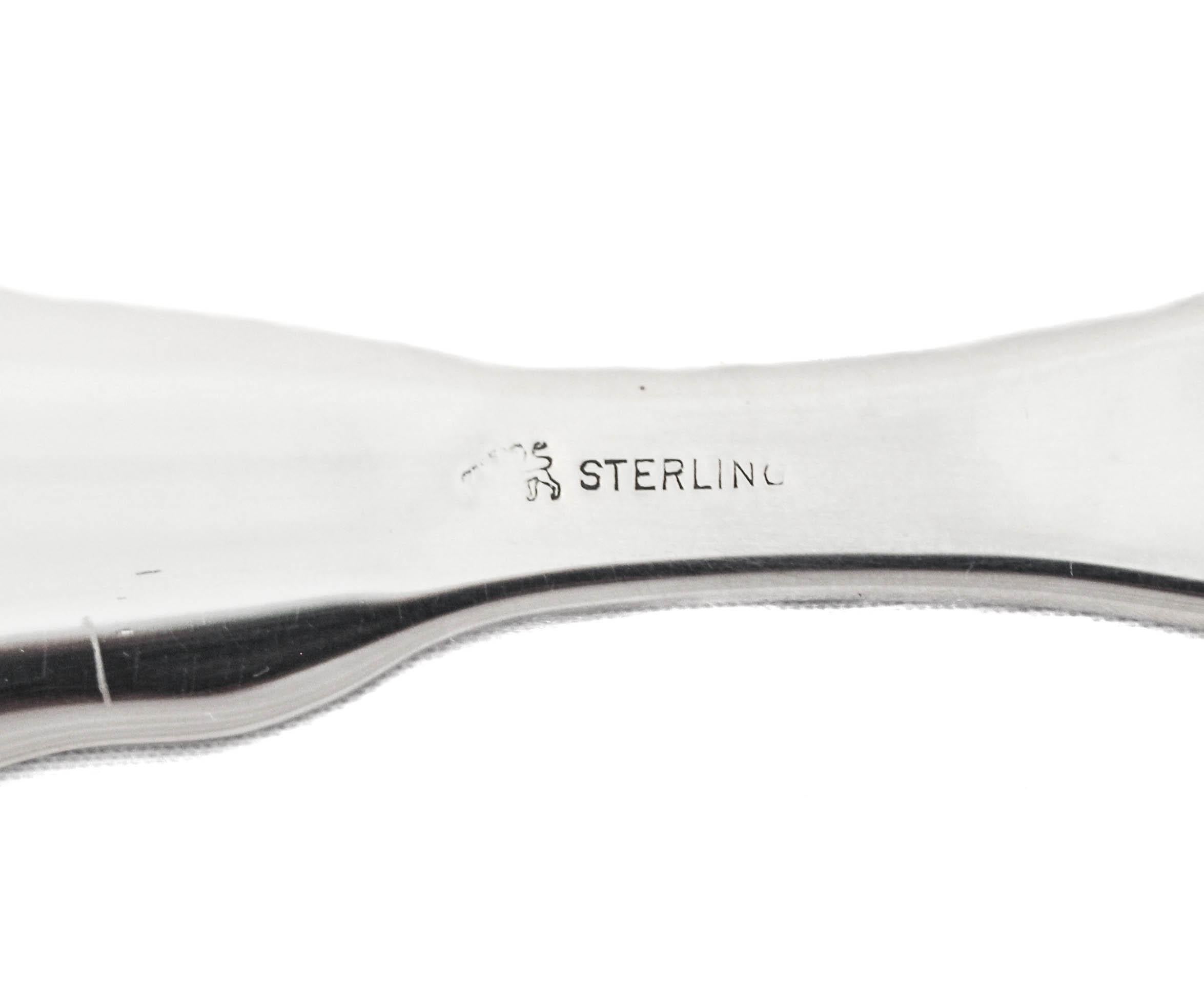 Sterling Silver “Heraldic” Shoehorn In Excellent Condition For Sale In Brooklyn, NY
