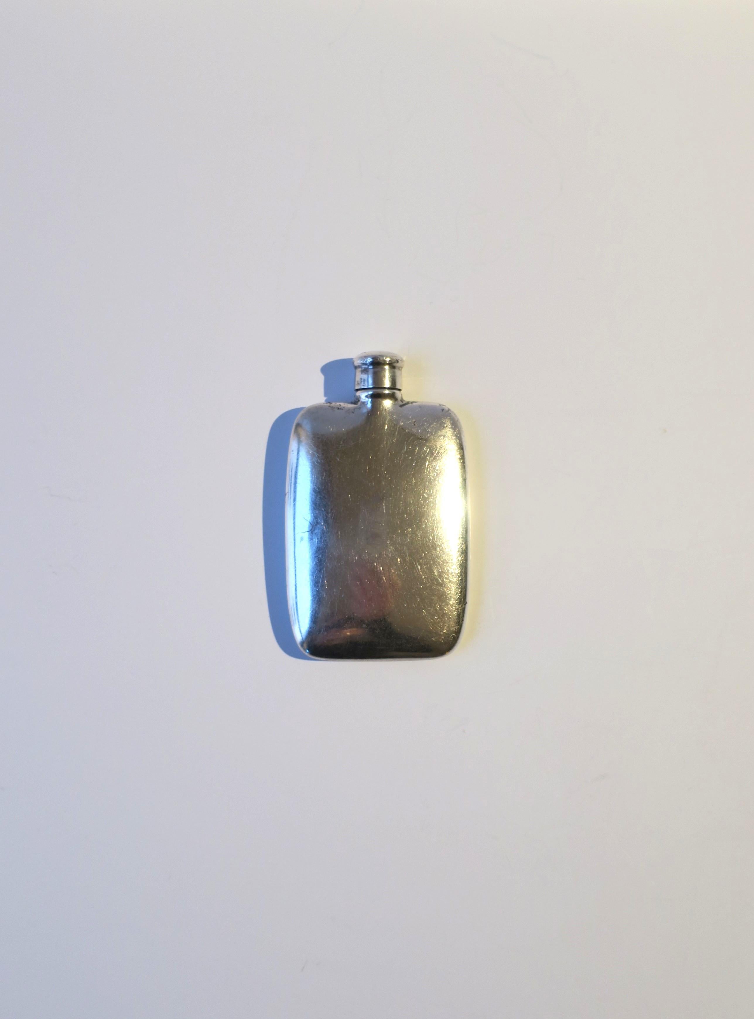 Sterling Silver Hip Pocket Flask Art Deco Period For Sale 2