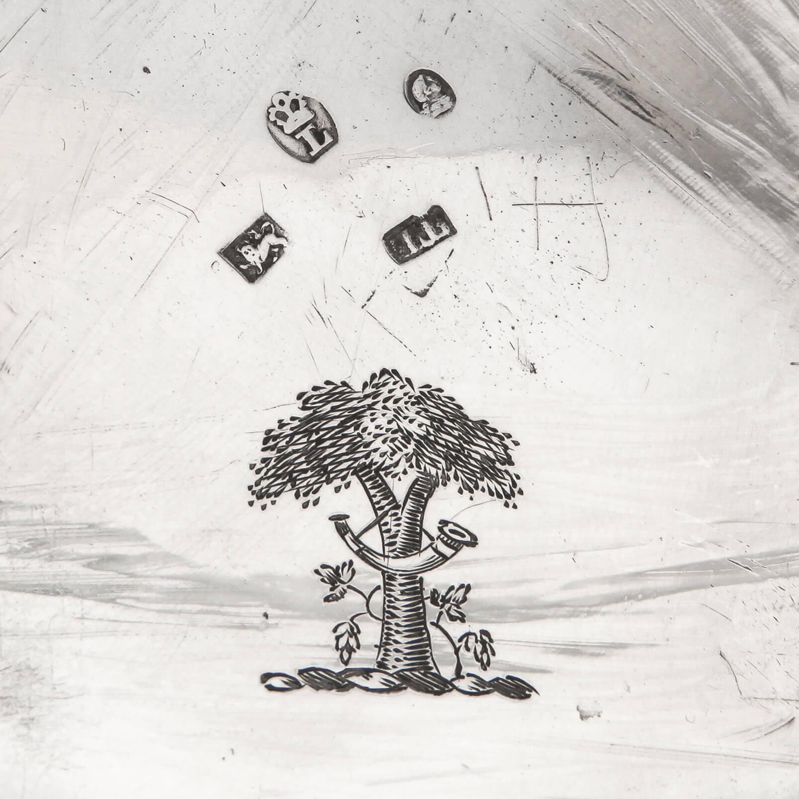 Anglais Épervier ou pot à miel en argent sterling de la période Régence de 1810 en vente
