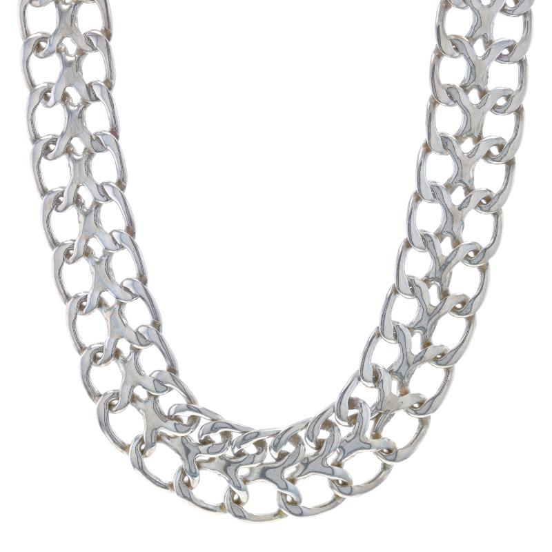Contenuto del metallo: Argento Sterling

Stile della catena: A Link infinito
Stile della collana: Collare
Tipo di chiusura: Chiusura a scatola con linguetta

Misure

Circonferenza interna: 14 1/2