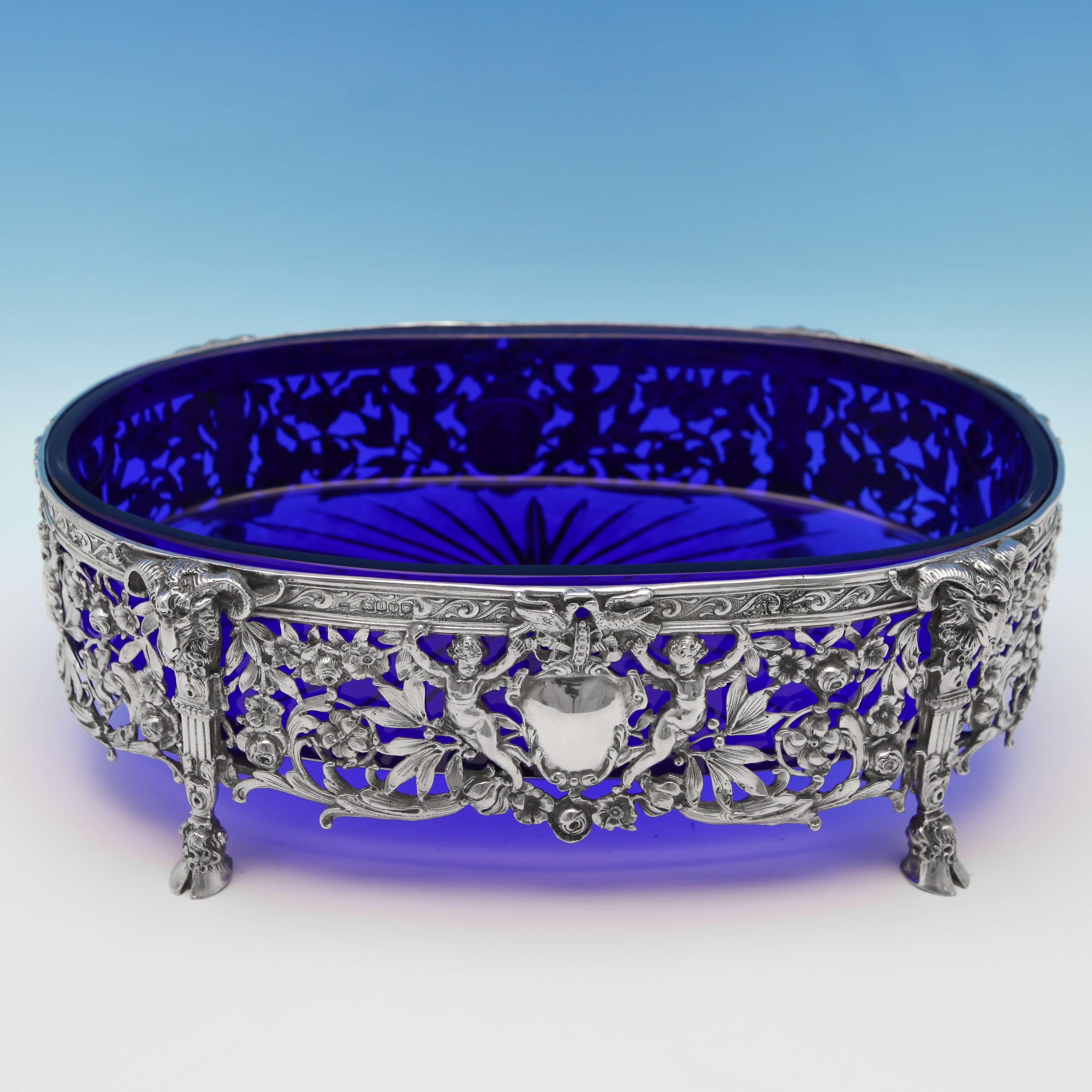 Carrying import marks for London, 1904 by Samuel Boyce Landeck, this stunning Edwardian, Antique, sterling silver jardinière, has beautifully detailed pierced decoration depicting cherubs, scrolls, flowers and leaves. Standing on hoof feet, with the