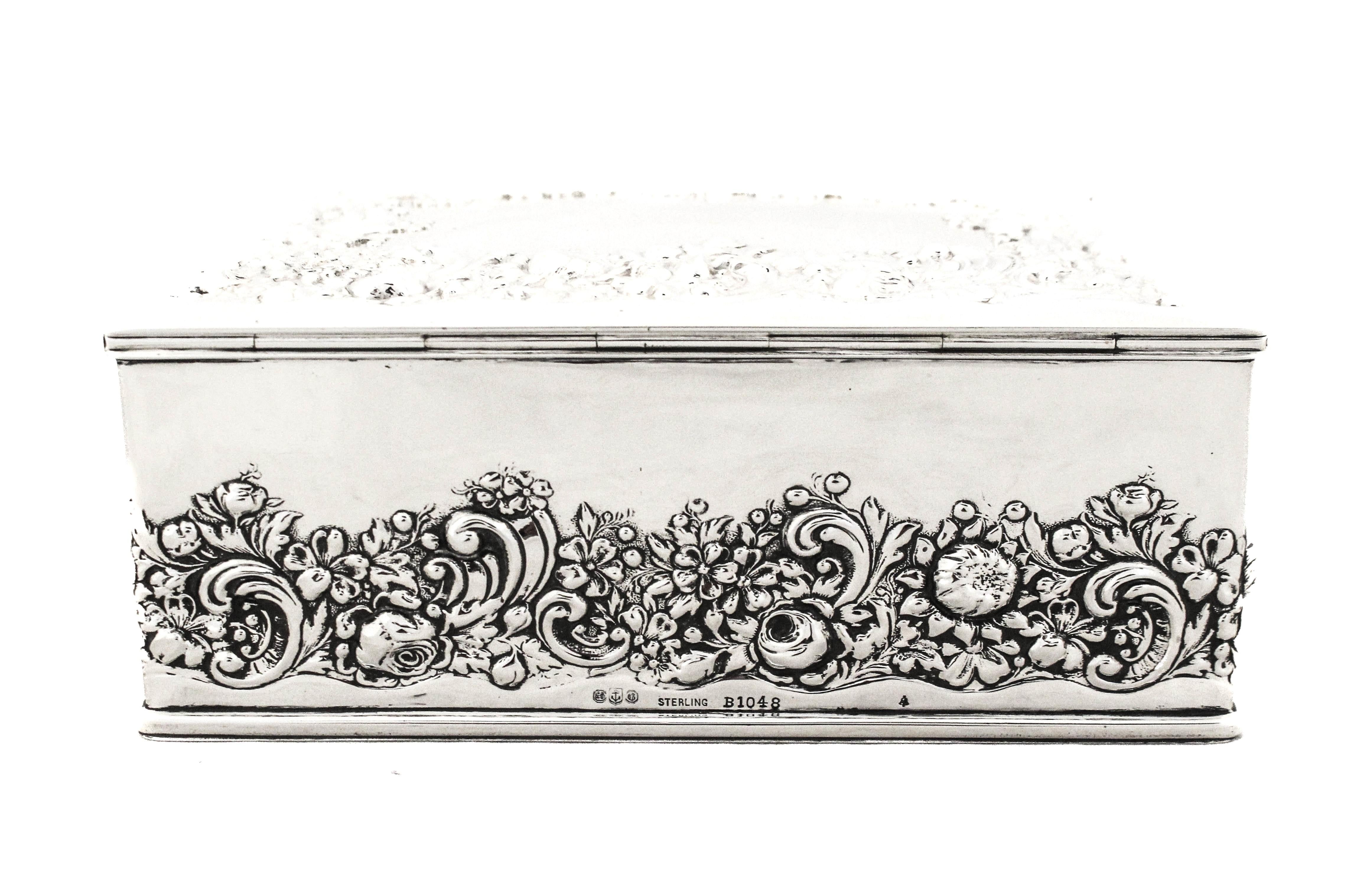 Scatola per gioielli in argento, circa 1900 In condizioni ottime in vendita a Brooklyn, NY