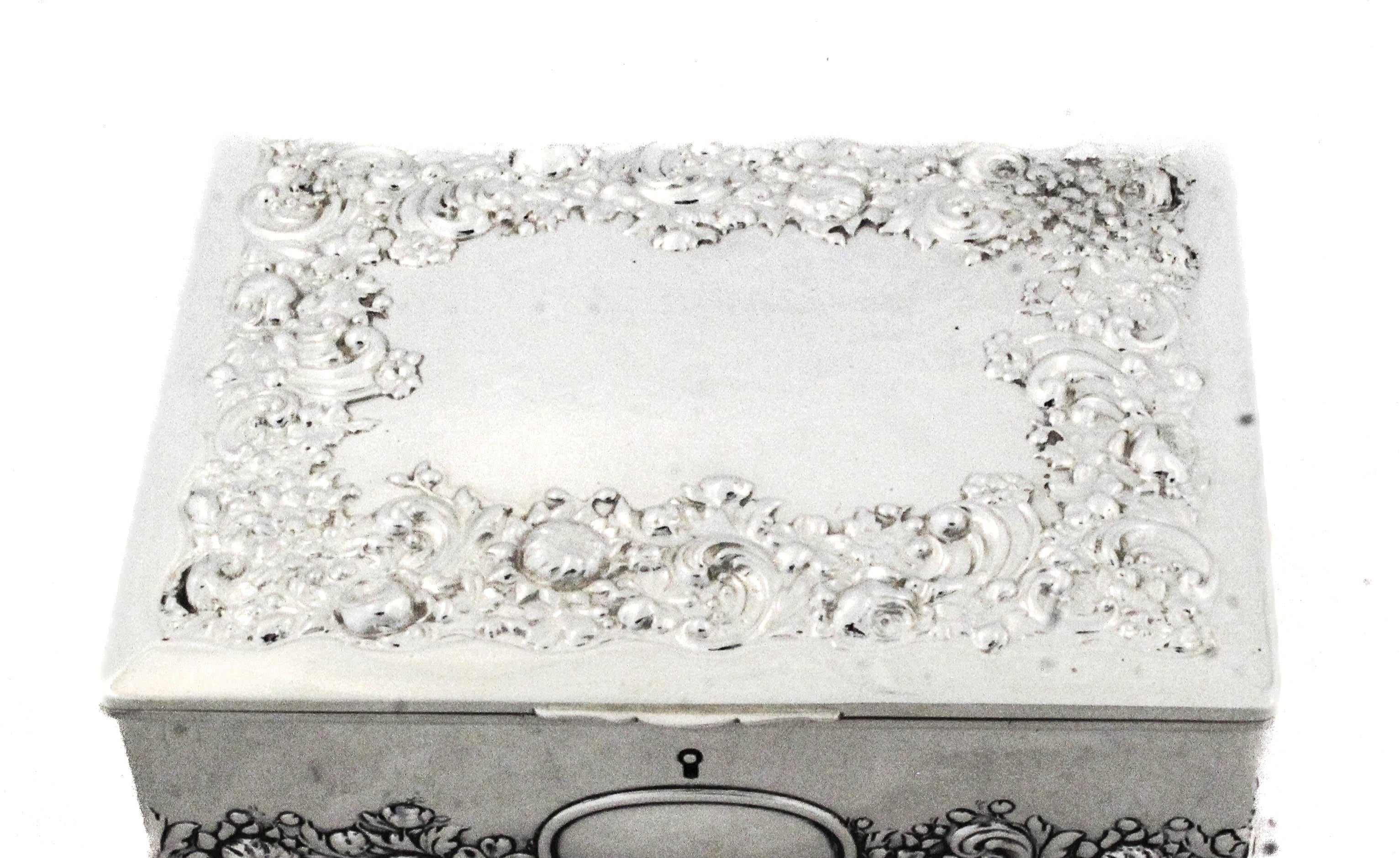 Inizio XX secolo Scatola per gioielli in argento, circa 1900 in vendita
