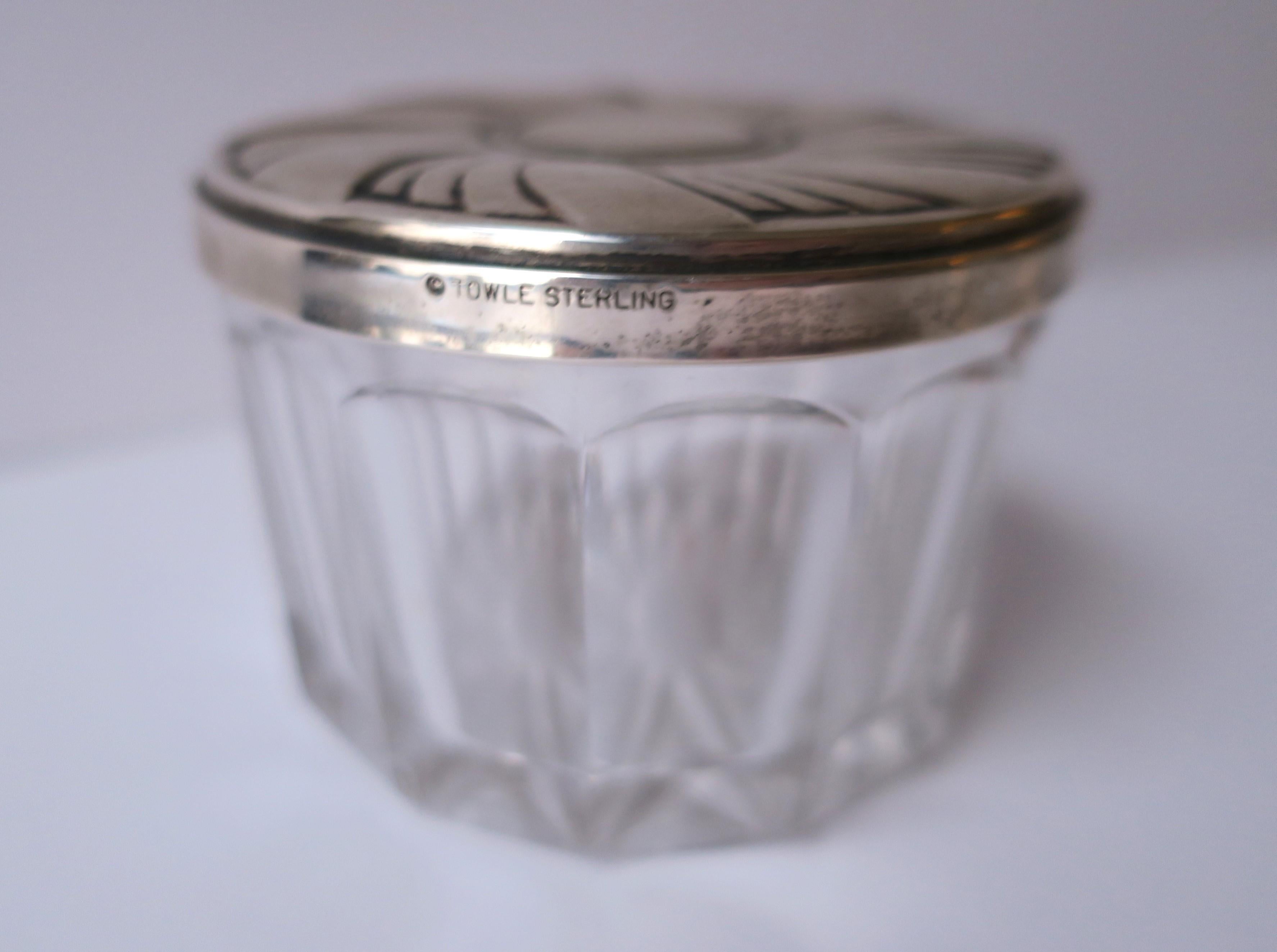 Boîte à bijoux en argent sterling avec miroir de coiffeuse par Towle en vente 10