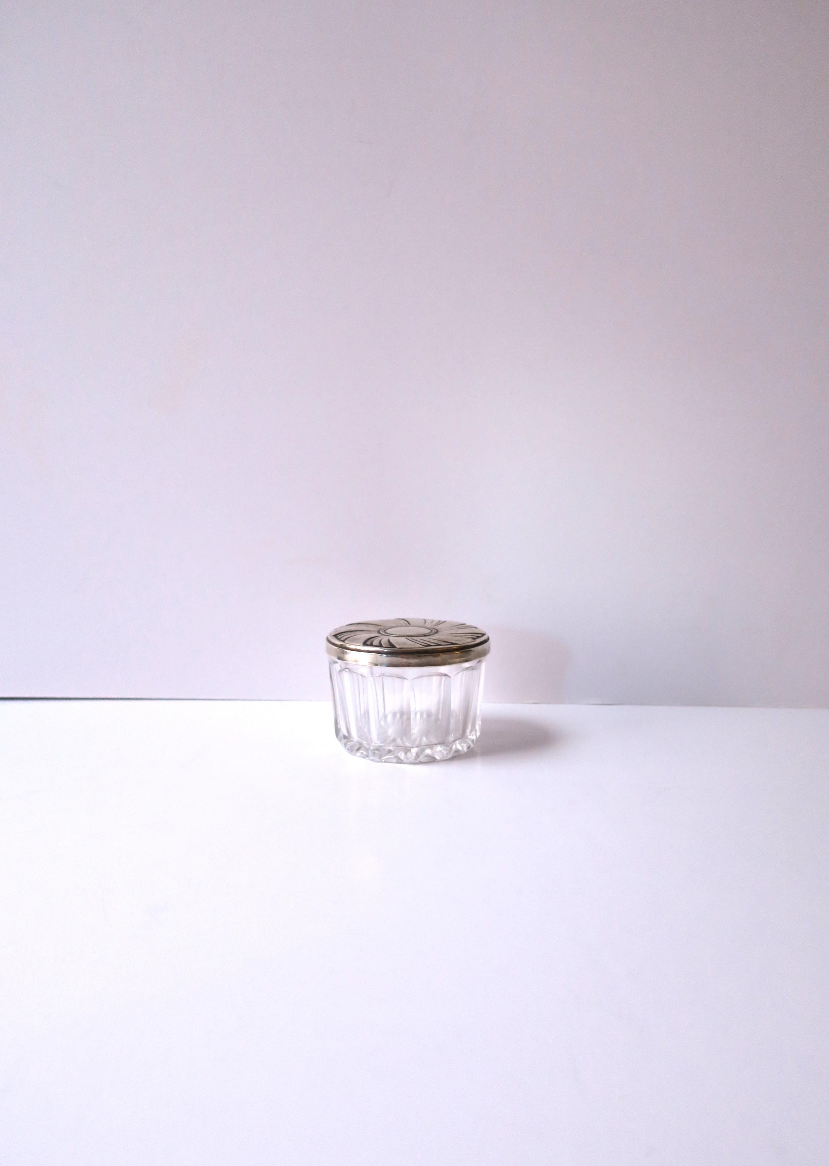 Boîte à bijoux en argent sterling avec miroir de coiffeuse par Towle Bon état - En vente à New York, NY