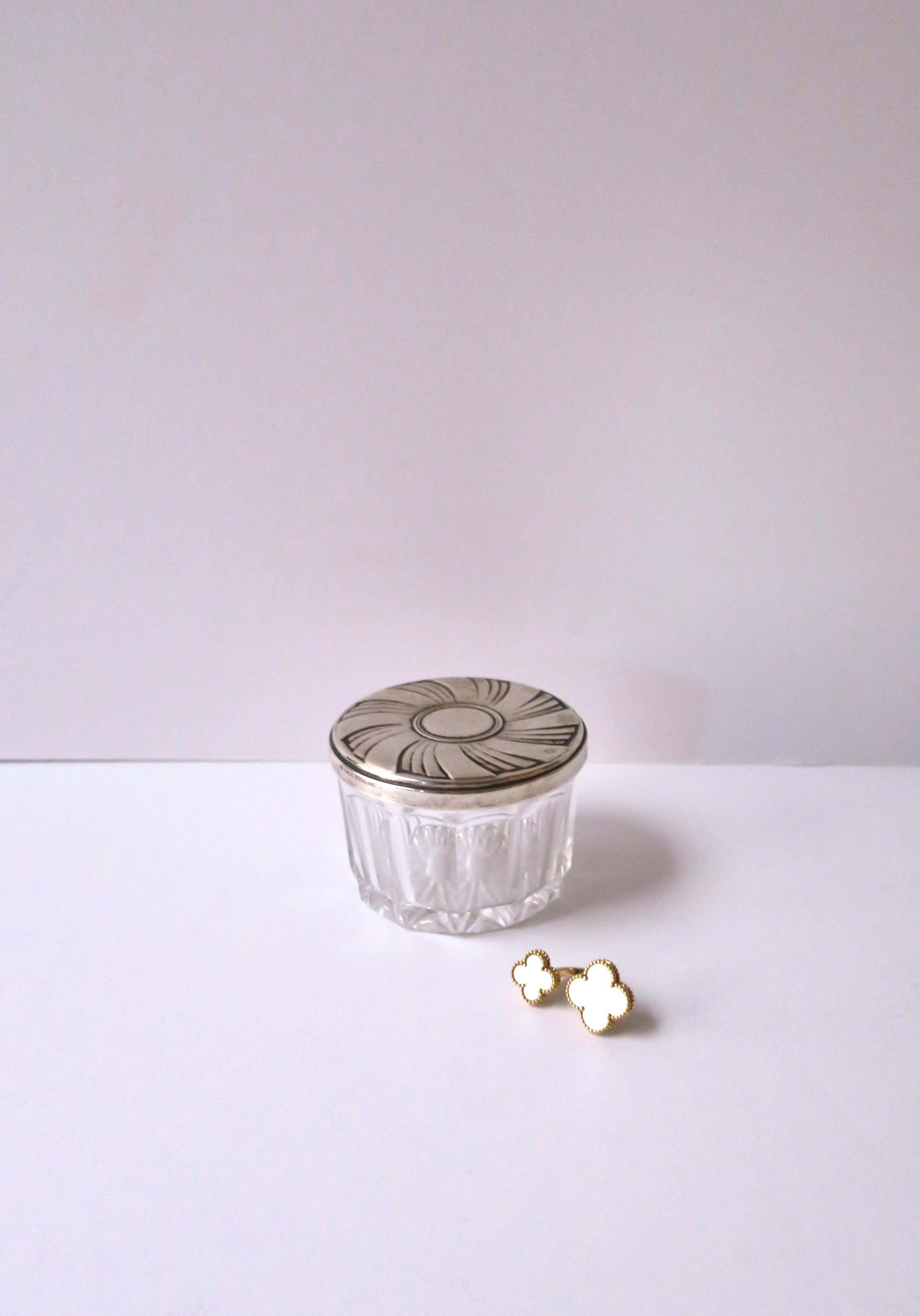 Boîte à bijoux en argent sterling avec miroir de coiffeuse par Towle en vente 3
