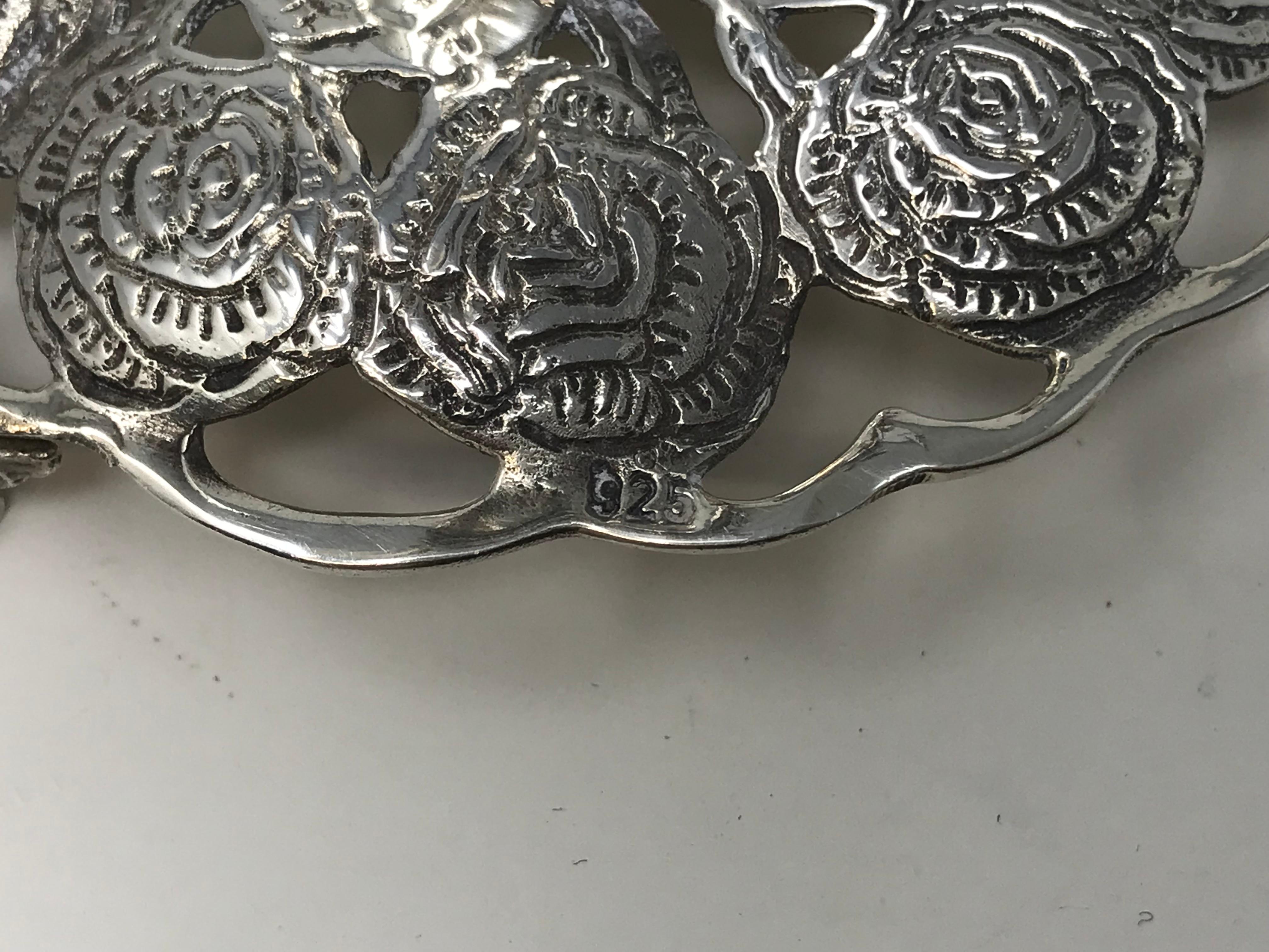 Scatola per spezie Besamin in argento massiccio con fiori e uccelli in vendita 2