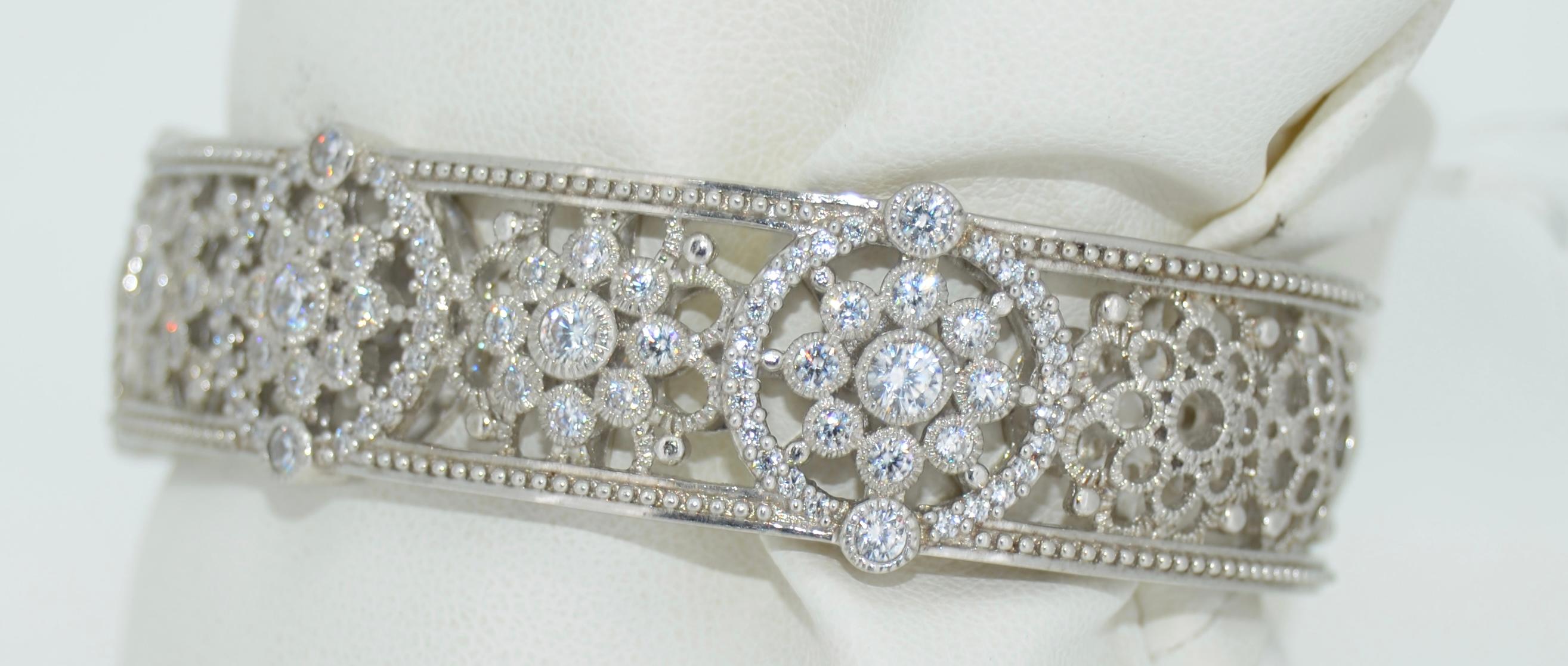 Sterling Silber Judith Ripka Kristall Scharnier-Armband im Zustand „Hervorragend“ im Angebot in Saratoga, CA