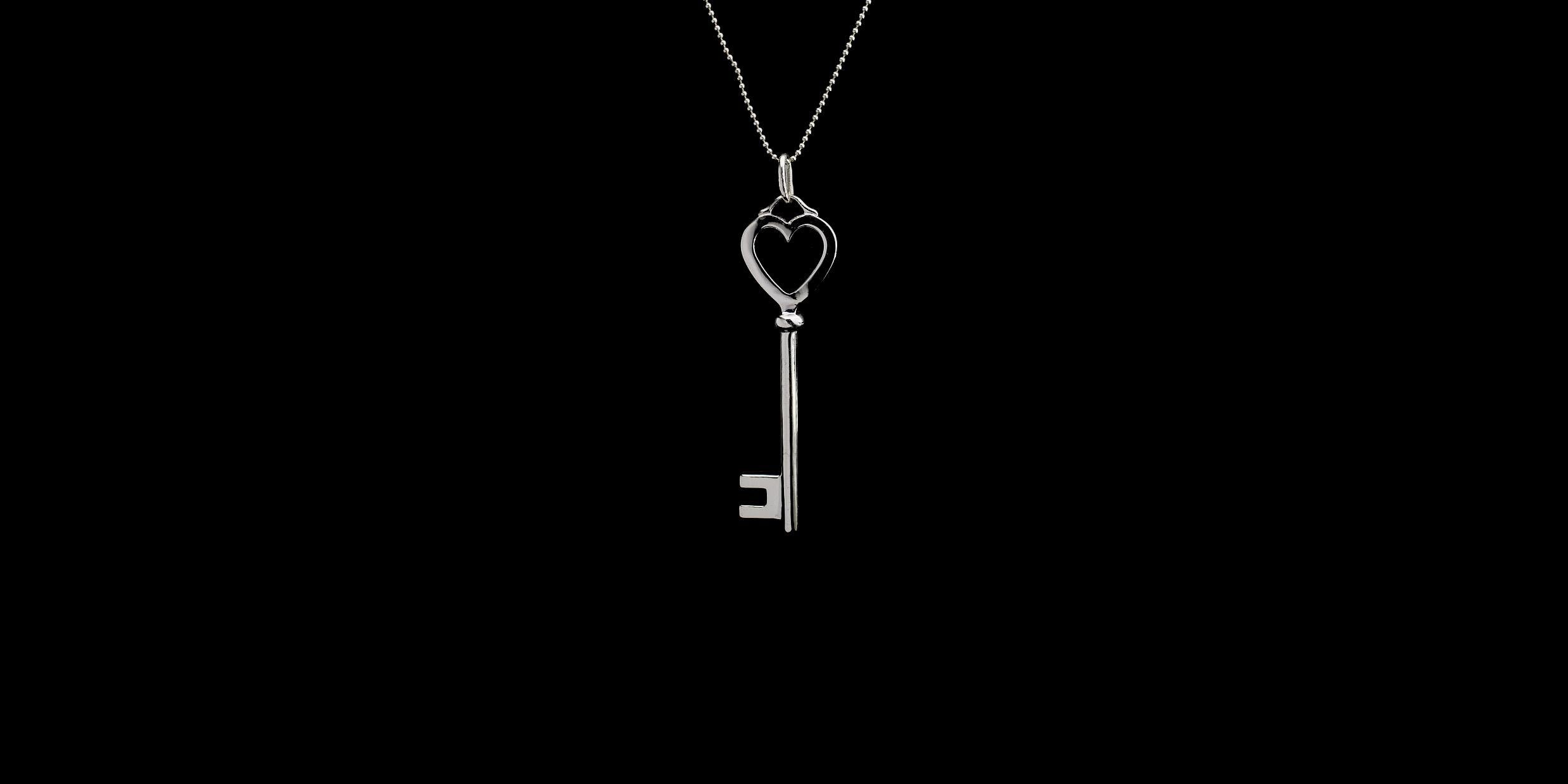 Sterling Silver Key Pendant In Excellent Condition For Sale In Columbia, MO