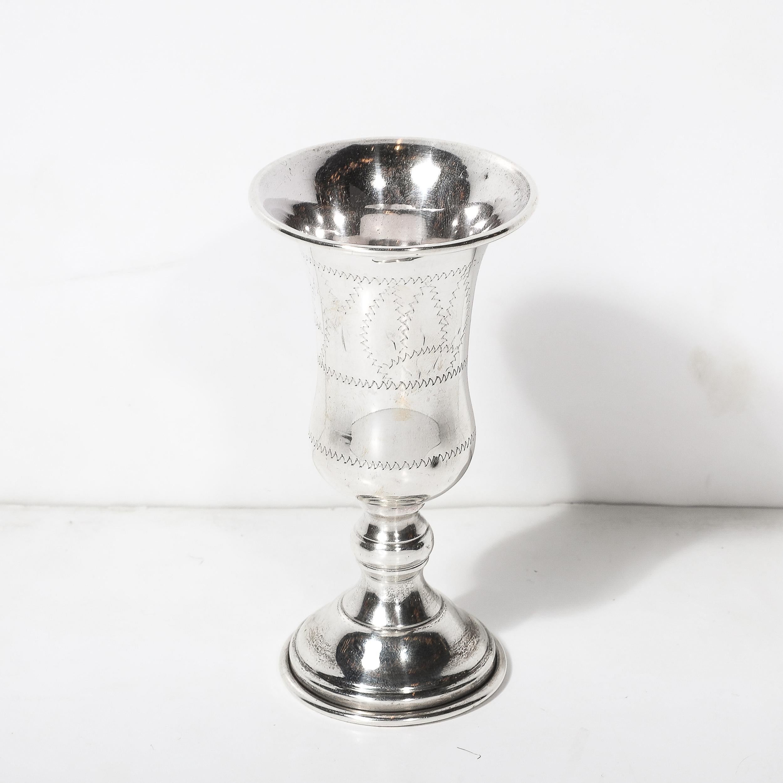 Copa de Kiddush de Plata de Ley con Detalles Lineales Labrados a Mano y Motivo de la Estrella de David en Bueno estado para la venta en New York, NY