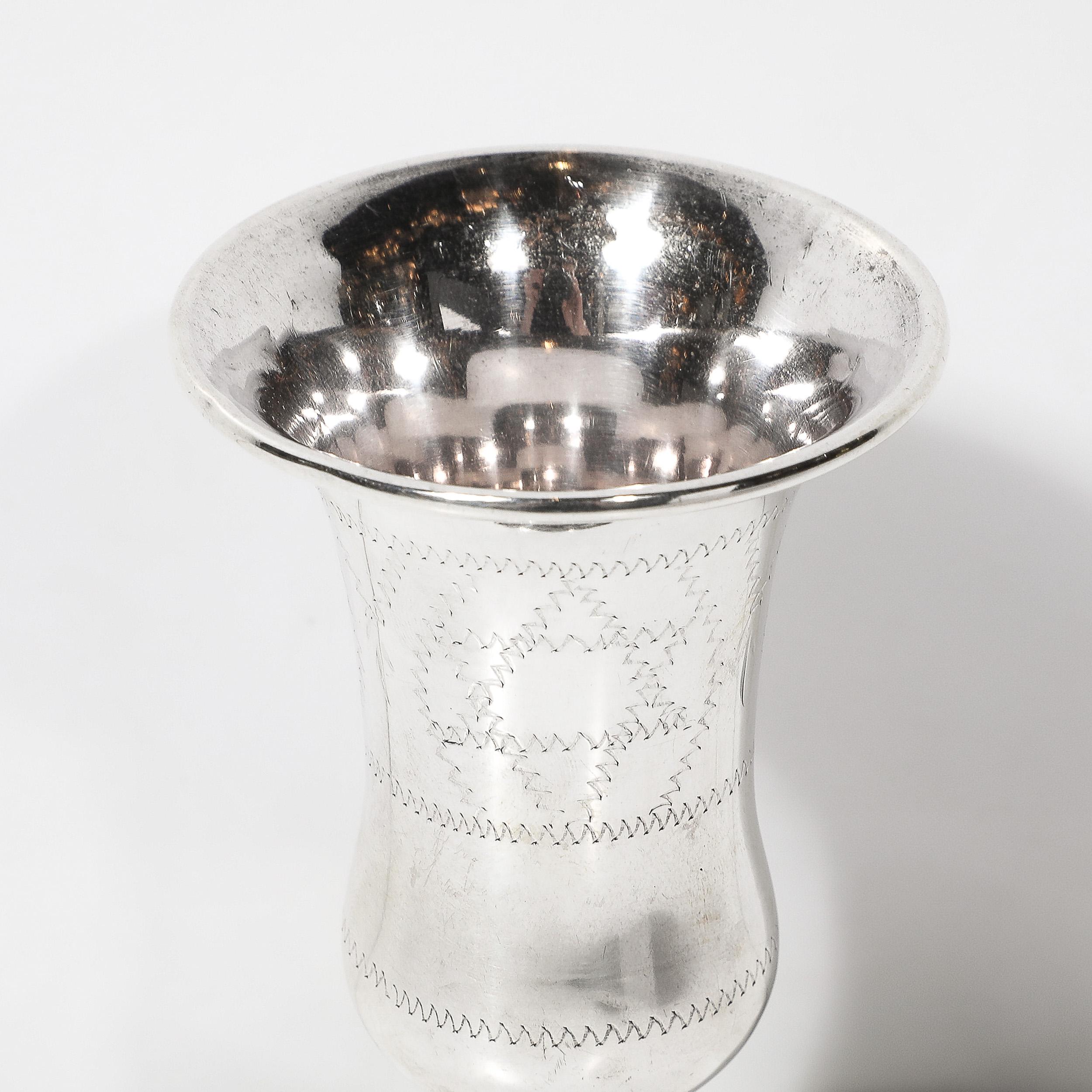 Copa de Kiddush de Plata de Ley con Detalles Lineales Labrados a Mano y Motivo de la Estrella de David en venta 1