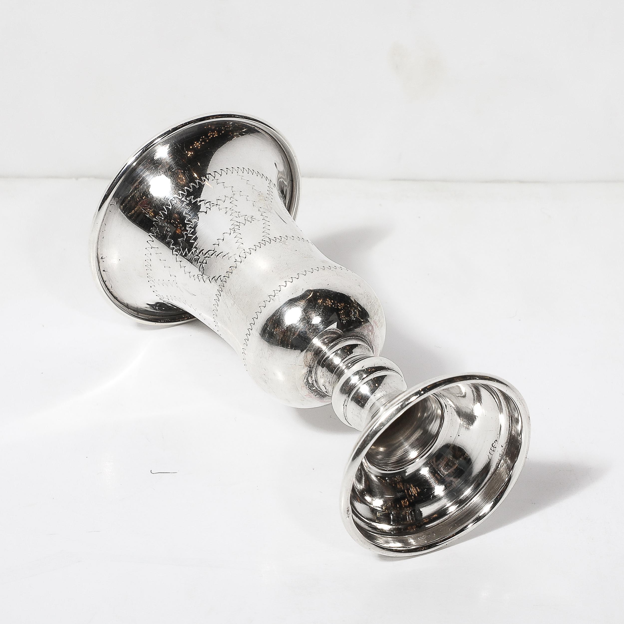 Copa de Kiddush de Plata de Ley con Detalles Lineales Labrados a Mano y Motivo de la Estrella de David en venta 2