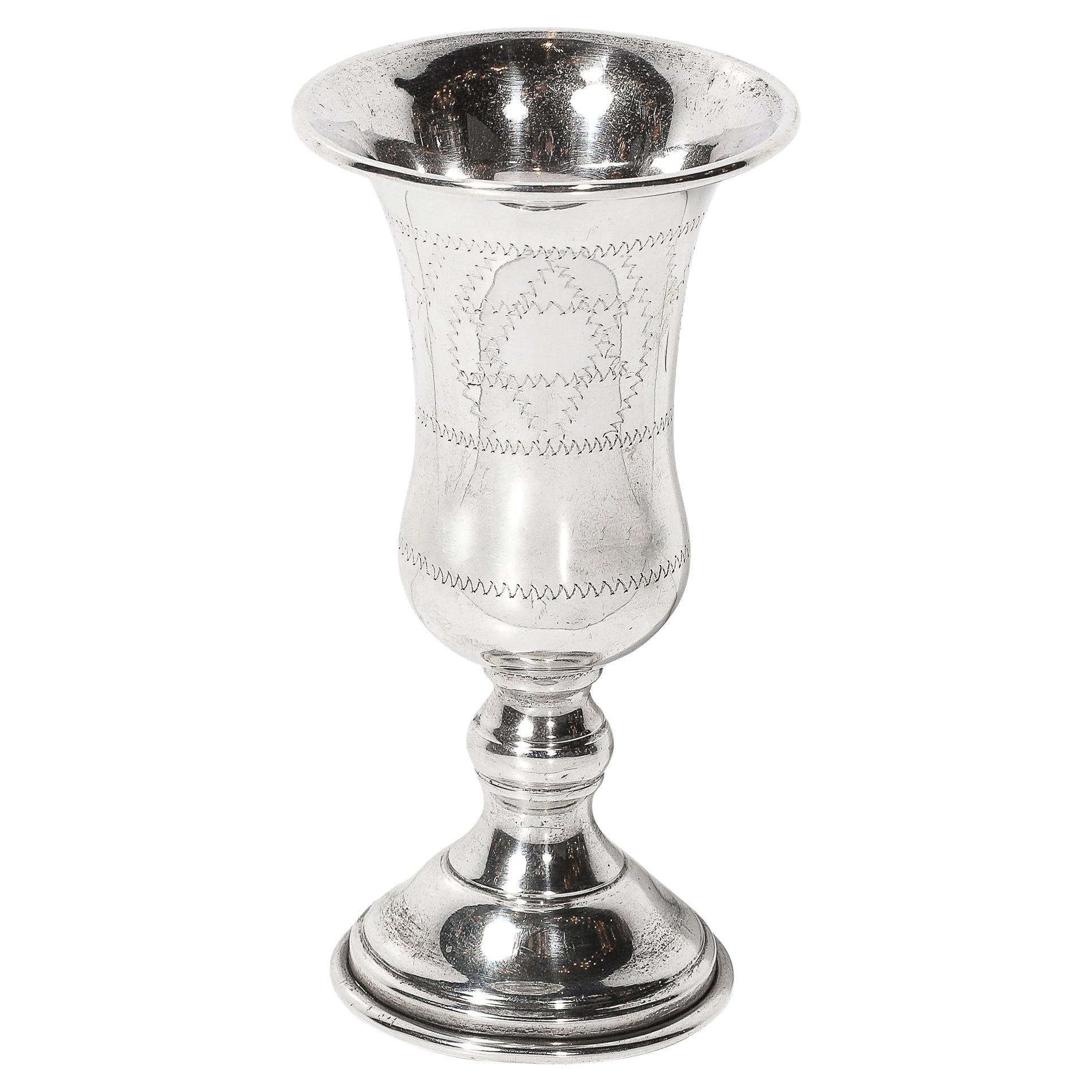 Copa de Kiddush de Plata de Ley con Detalles Lineales Labrados a Mano y Motivo de la Estrella de David en venta