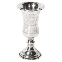 Tasse pour bébé en argent sterling avec détails linéaires ciselés à la main et motif d'étoile de David
