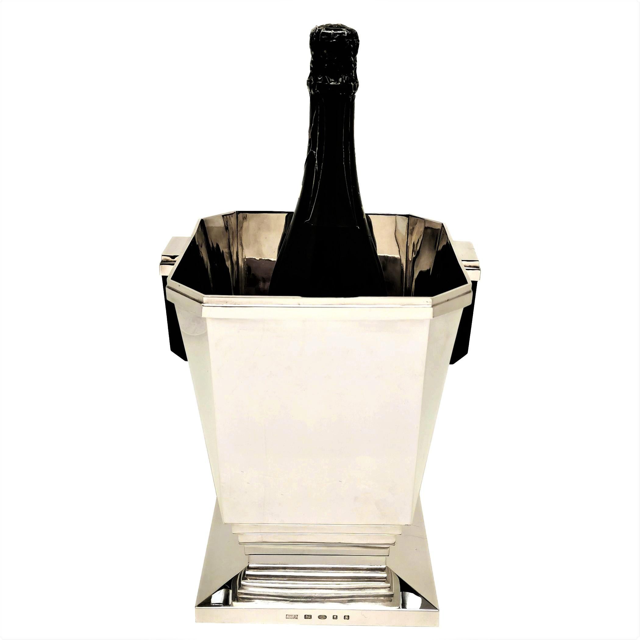 Große Wein-/Champagnerkühler aus Sterlingsilber im Art-déco-Stil, 2022 (Englisch) im Angebot