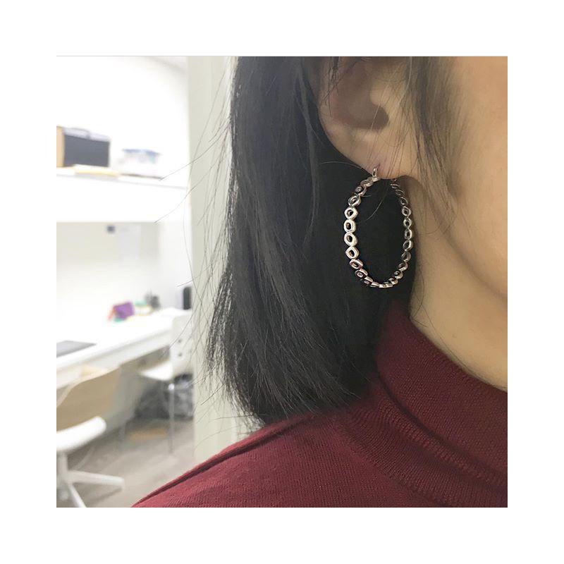 Everyday easy Hoop earrings in sterling silver with 14k White gold earwires, with a click-in clutch mechanism which helps the earrings stay on the earlobes securely.
Composed of Hi June Parker's signature organic circular elements, these hoops are