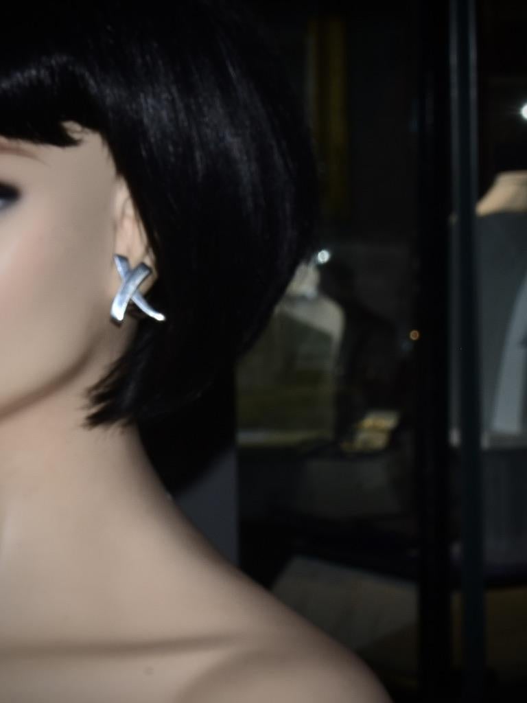 Contemporary Sterling Silver Largest Size 'Kiss' earrings by Paloma Picasso for Tiffany & Co.