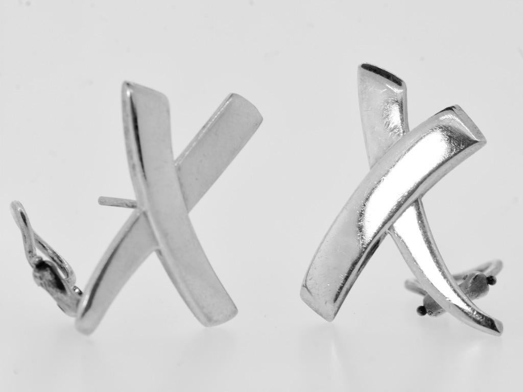 Sterling Silver Largest Size 'Kiss' earrings by Paloma Picasso for Tiffany & Co. In Good Condition In Aspen, CO