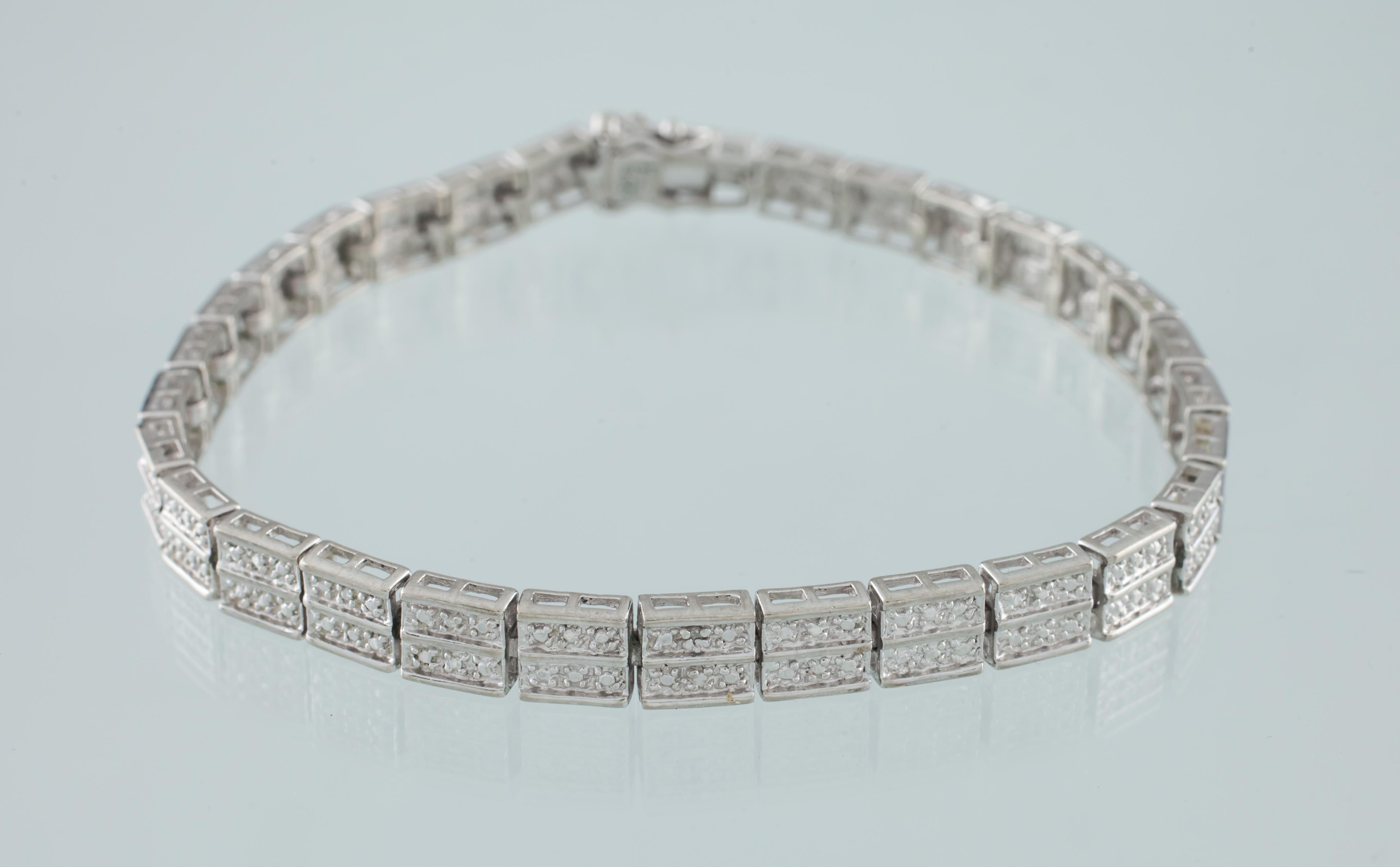 Pulsera de cadena de eslabones de plata de ley con cierre de inserción, tamaño 8,25 Moderno en venta