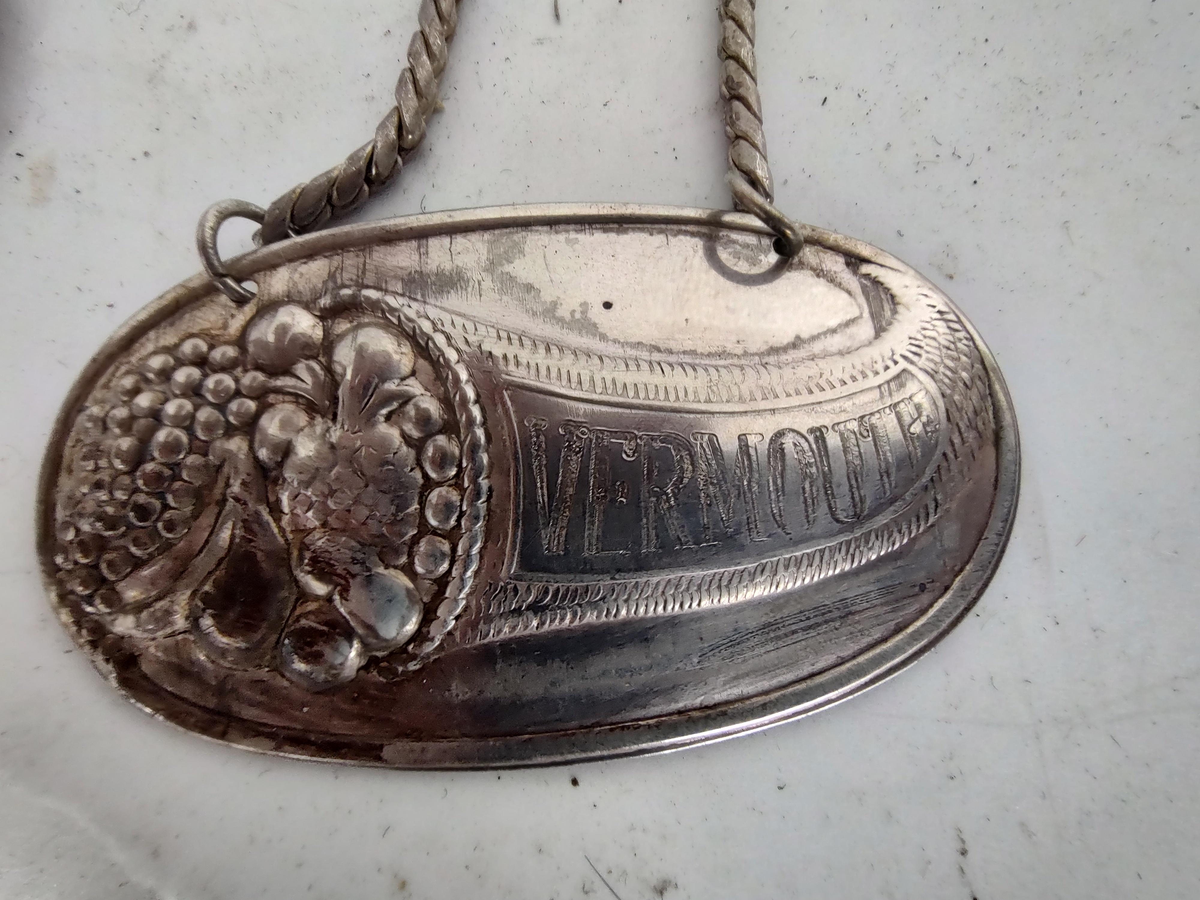 Porte-noms en argent sterling pour carafe à liqueur  7 Disponible en vente 5