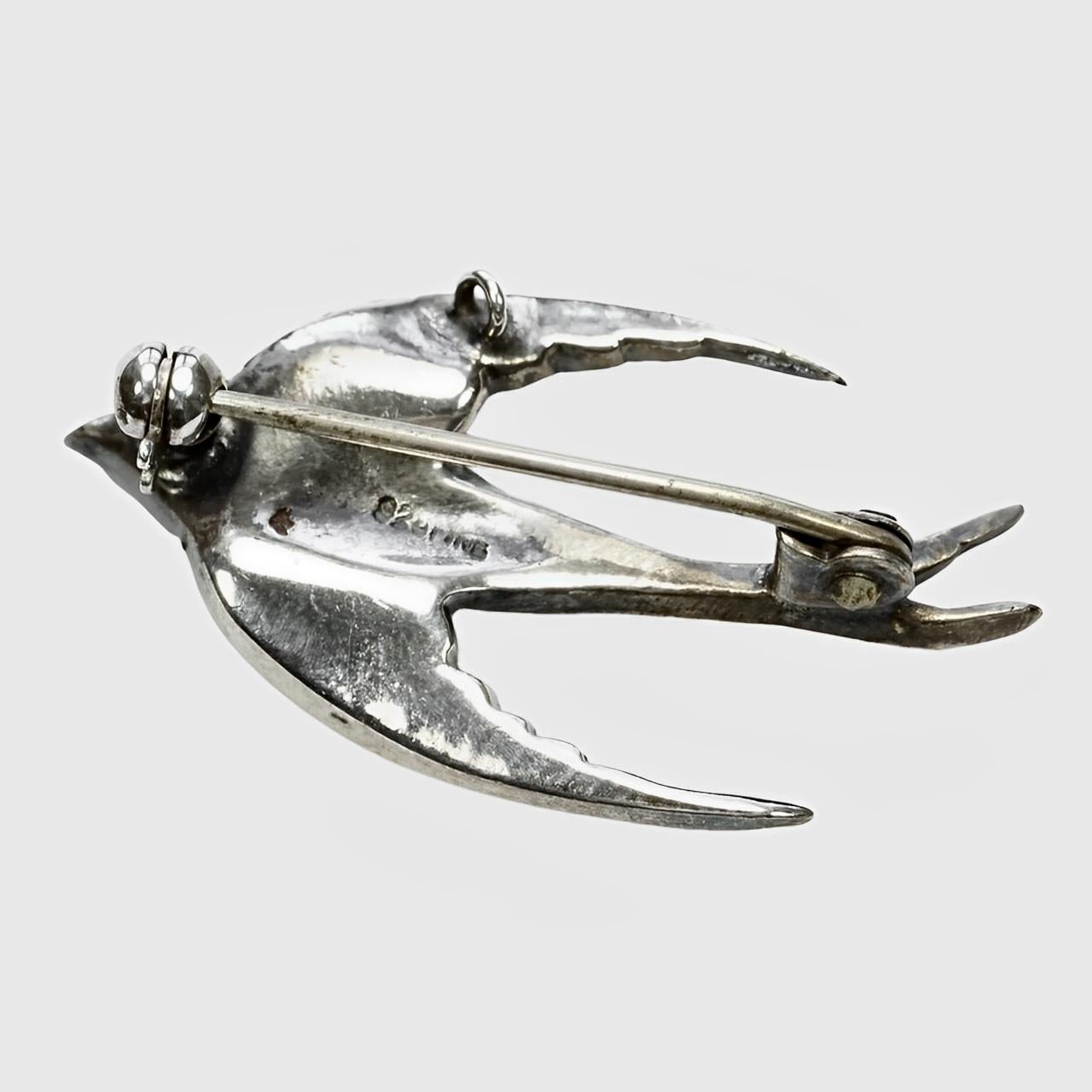Sterling Silber Markasit Blau Emaille Schwalbe Vogel Brosche circa 1930s (Rundschliff) im Angebot