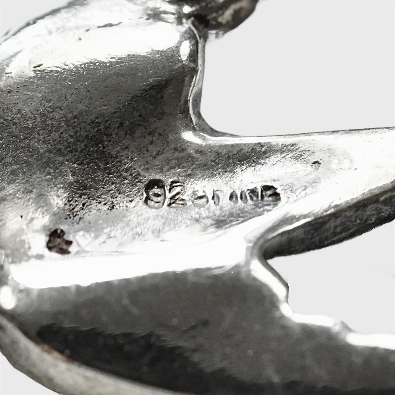 Sterling Silber Markasit Blau Emaille Schwalbe Vogel Brosche circa 1930s im Zustand „Gut“ im Angebot in London, GB