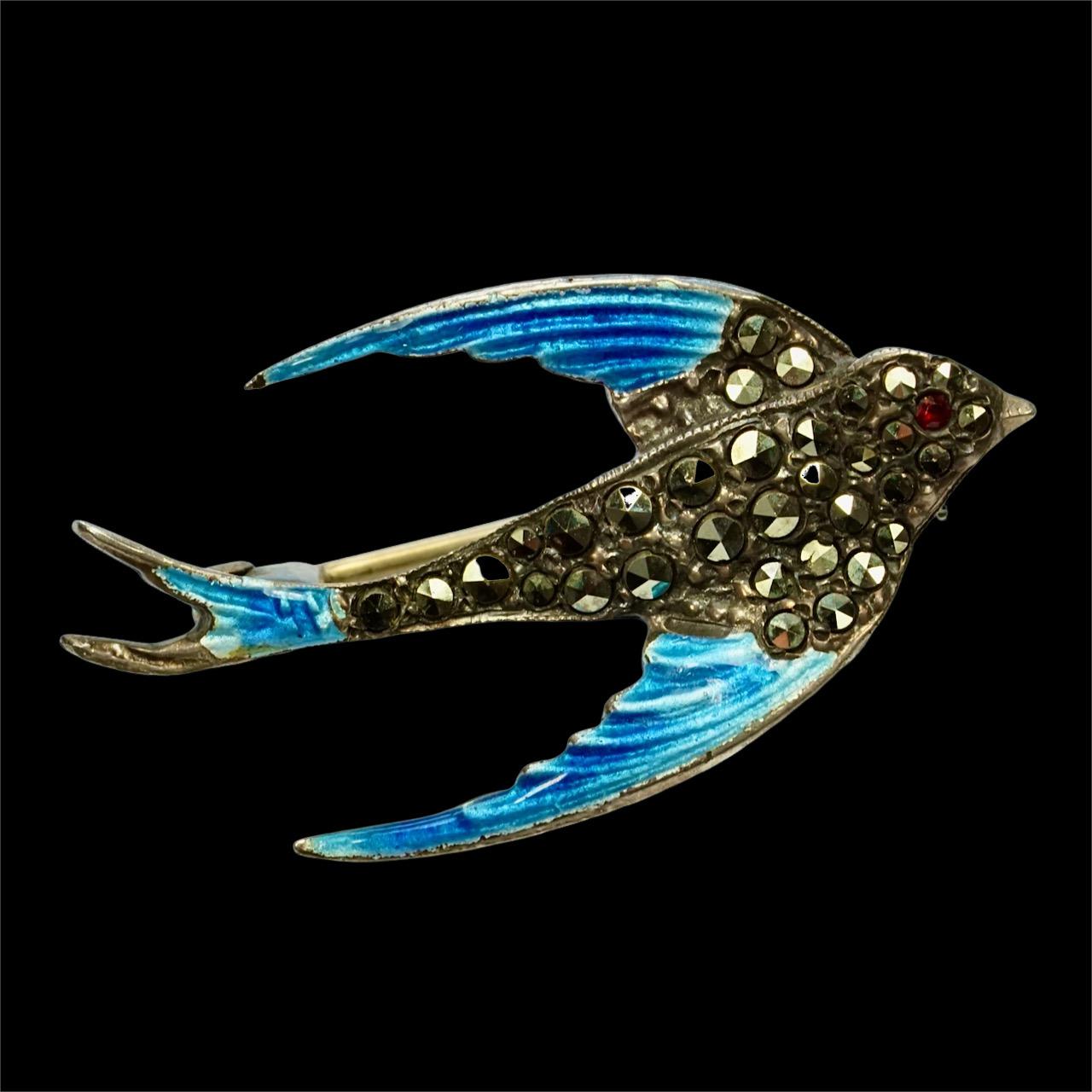 Sterling Silber Markasit Blau Emaille Schwalbe Vogel Brosche circa 1930s für Damen oder Herren im Angebot