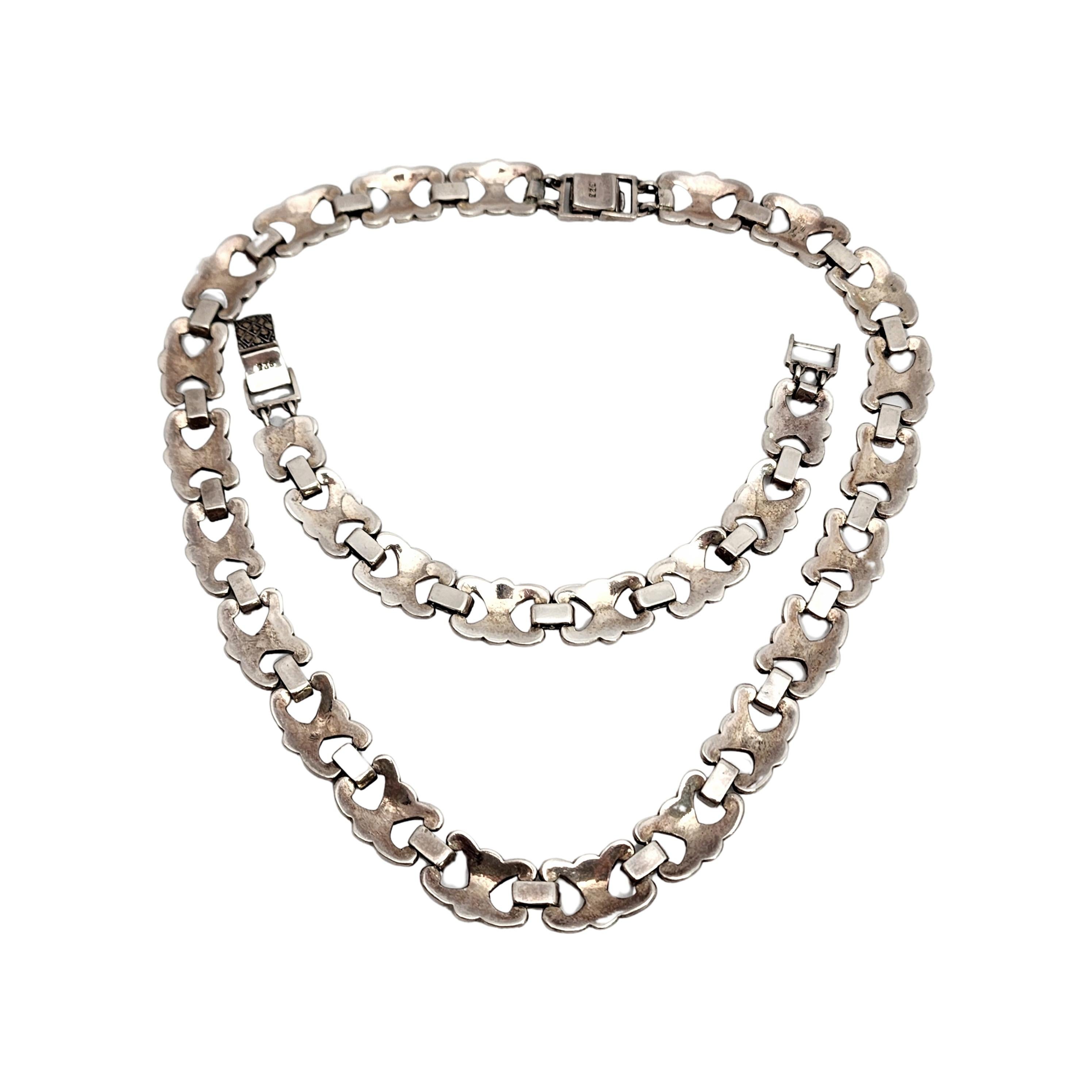 Sterling silver and marcasite necklace and bracelet set.

Both pieces feature marcasite encrusted infinity shaped links and fold over closures.

Necklace measures approx 18