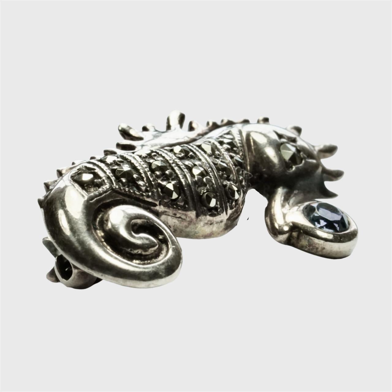Sterling Silver Marcasite Seahorse Brooch with Pale Blue Rhinestone In Good Condition For Sale In London, GB