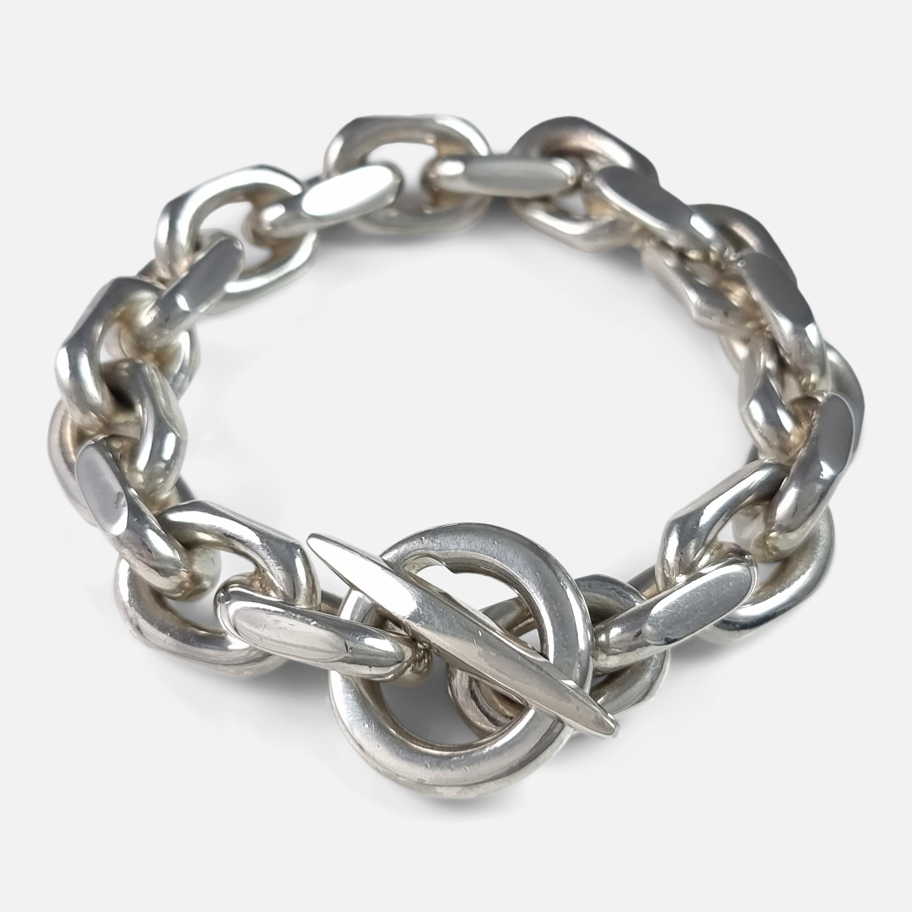 Ein dänisches Gliederarmband aus Sterlingsilber, von Bjarne Nordmark Henriksen.

Das Armband ist mit der Herstellermarke 'BNH' und '925s' gestempelt.

Edinburgh gepunzt, gestempelt mit dem Common Control Mark '925' zur Kennzeichnung von