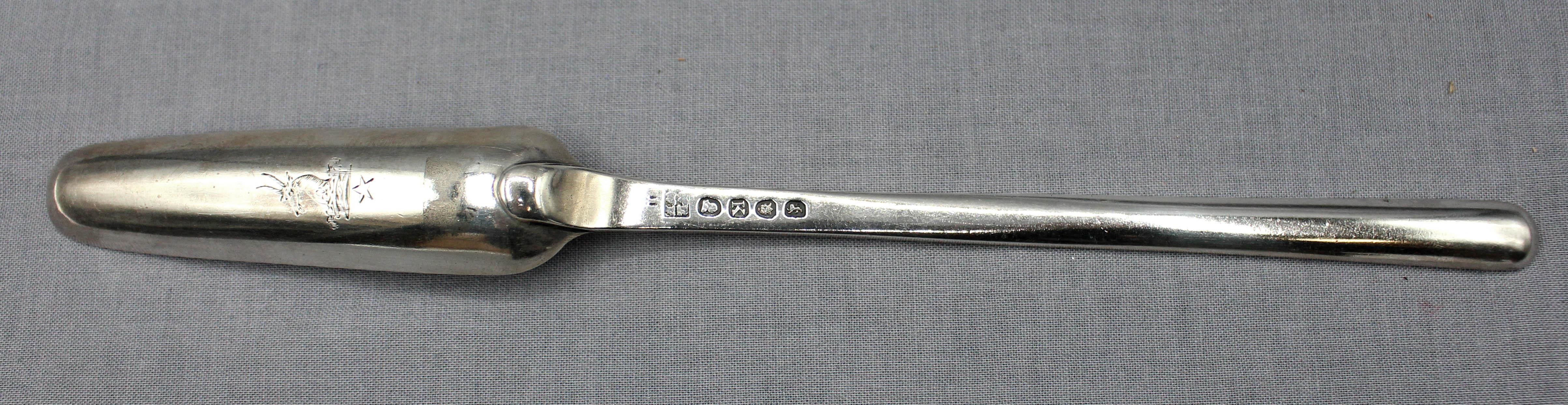 Georgian Sterling Silver Marrow Scoop by William Eley & William Fearn, 1805, London For Sale