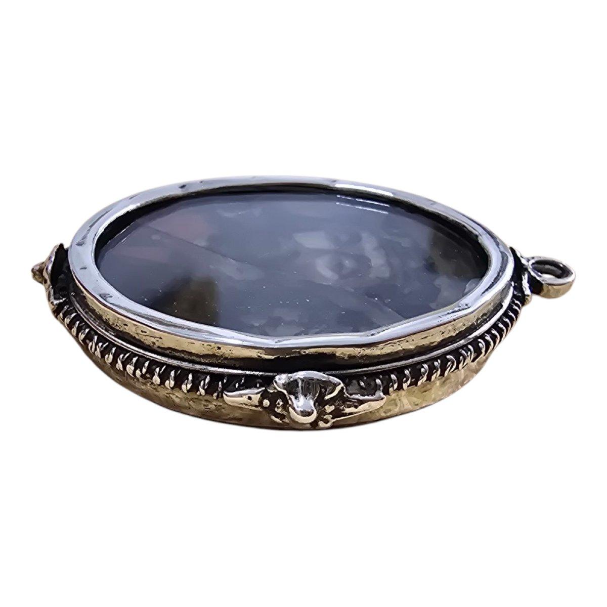 Baroque Reliquaire à médaillon en argent - 18e siècle en vente