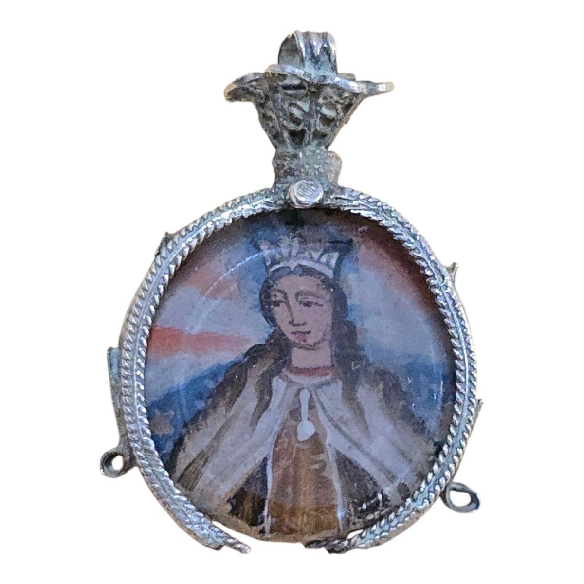 Gravé Reliquaire à médaillon en argent - 18e siècle en vente