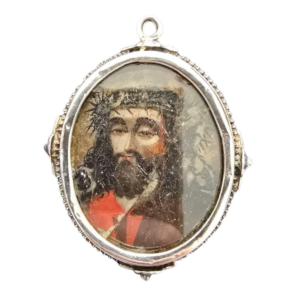 XVIIIe siècle et antérieur Reliquaire à médaillon en argent - 18e siècle en vente