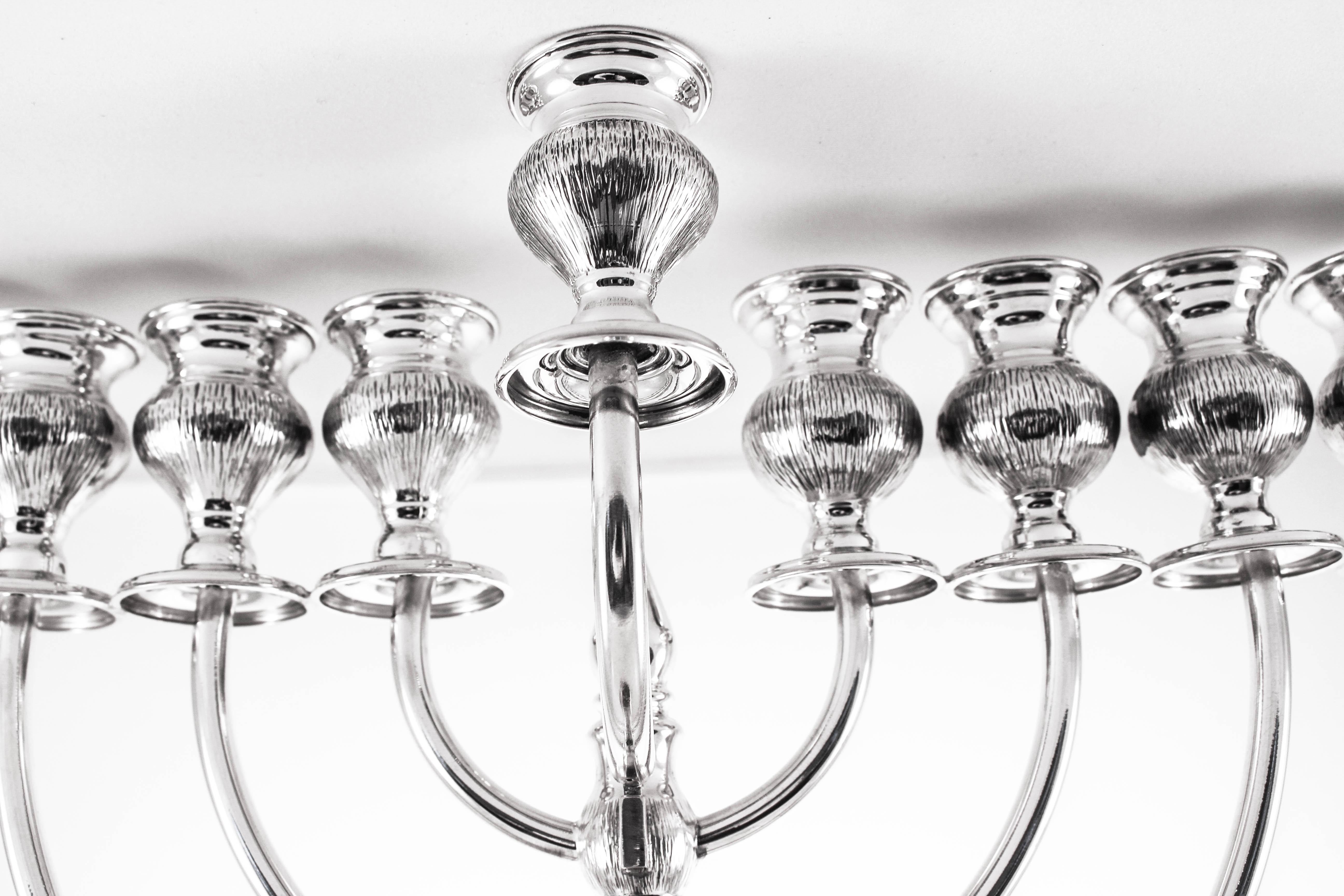 Menorah de plata de ley Siglo XXI y contemporáneo en venta