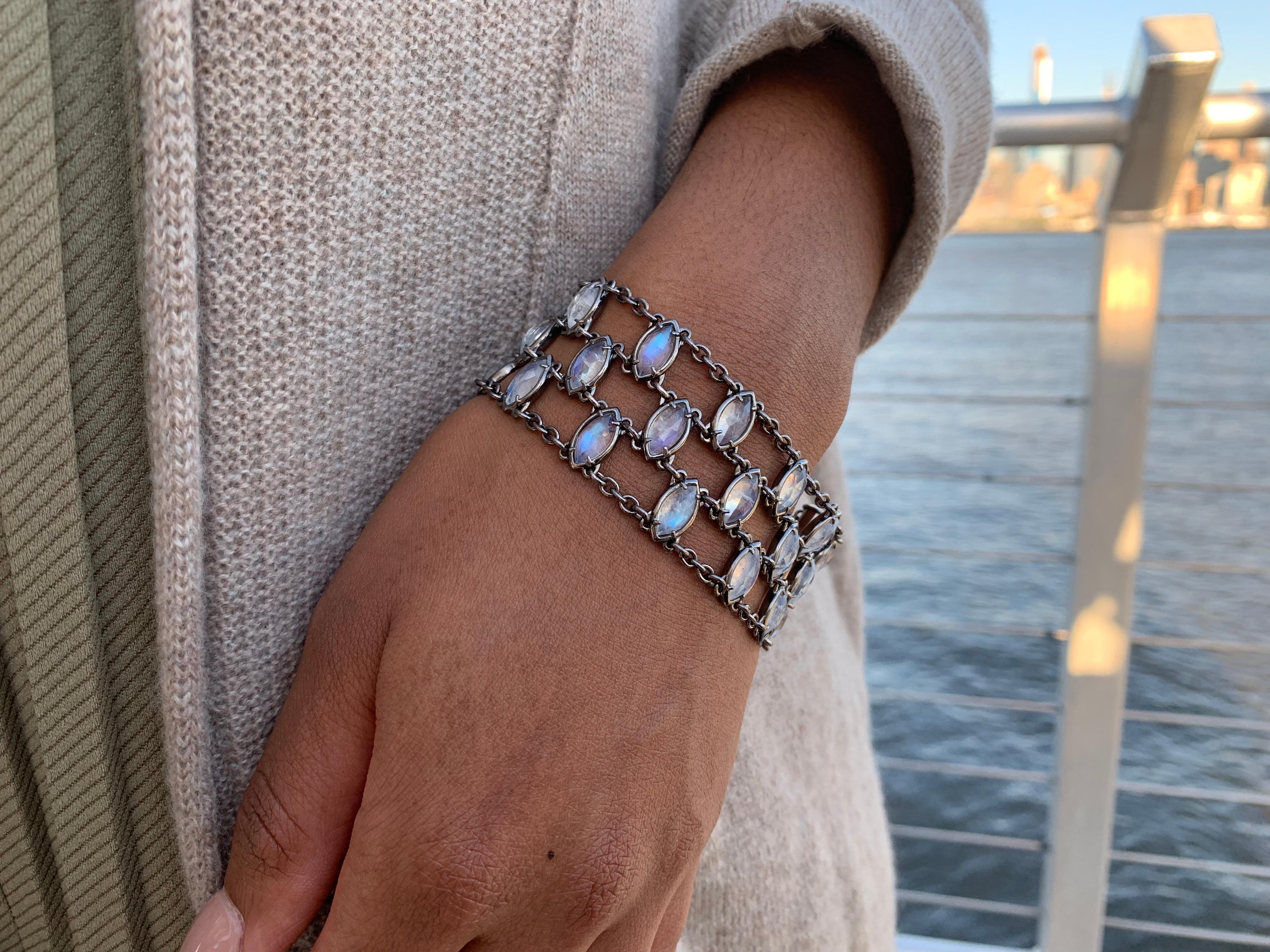 Sterling Silver Mesh Bracelet with Moonstone Marquise Cabochons In New Condition For Sale In Weehawken, NJ
