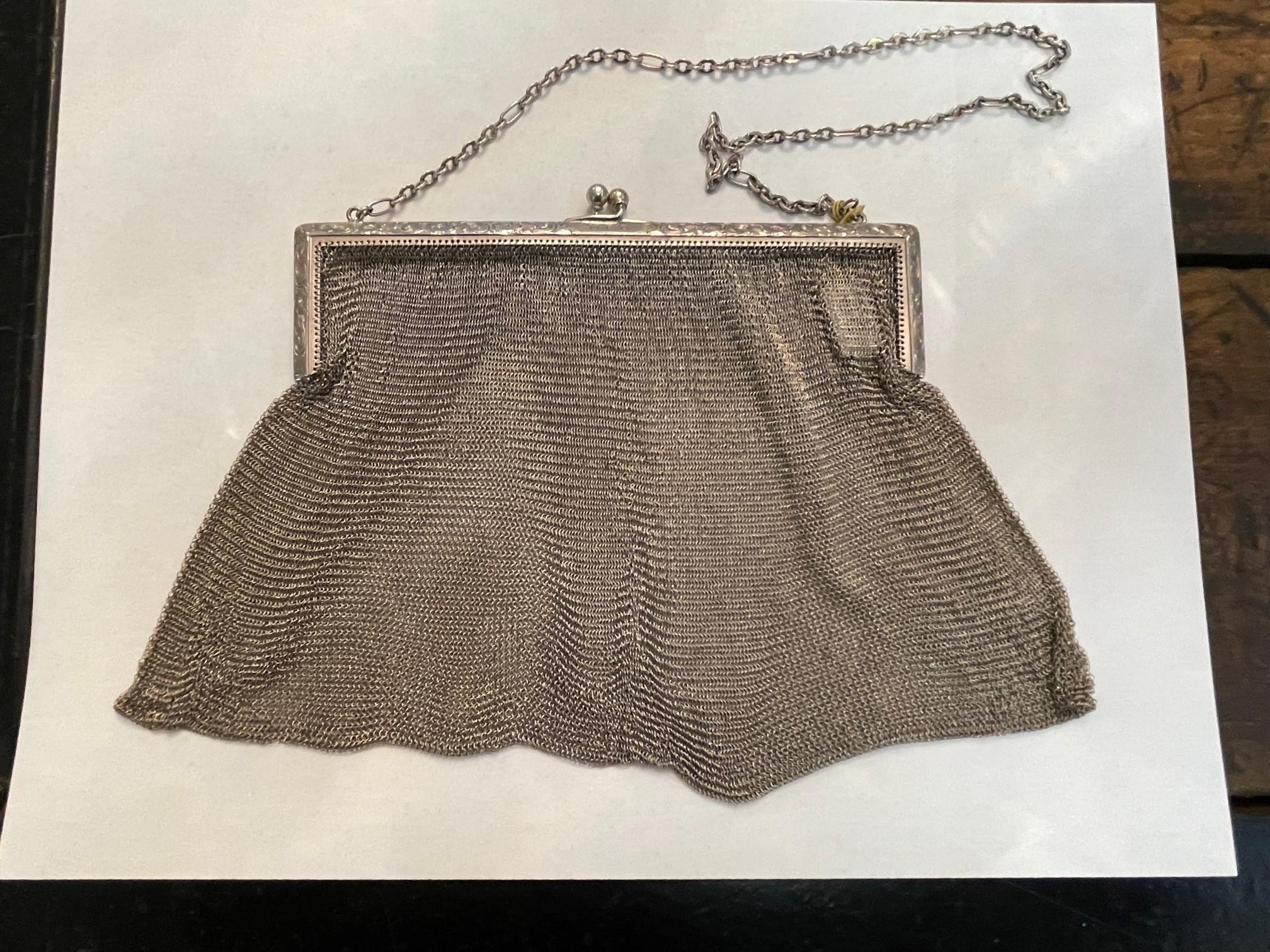 Sterling Silver Mesh Purse with Hand Engraved Frame, circa 1900s In Good Condition For Sale In Princeton, NJ