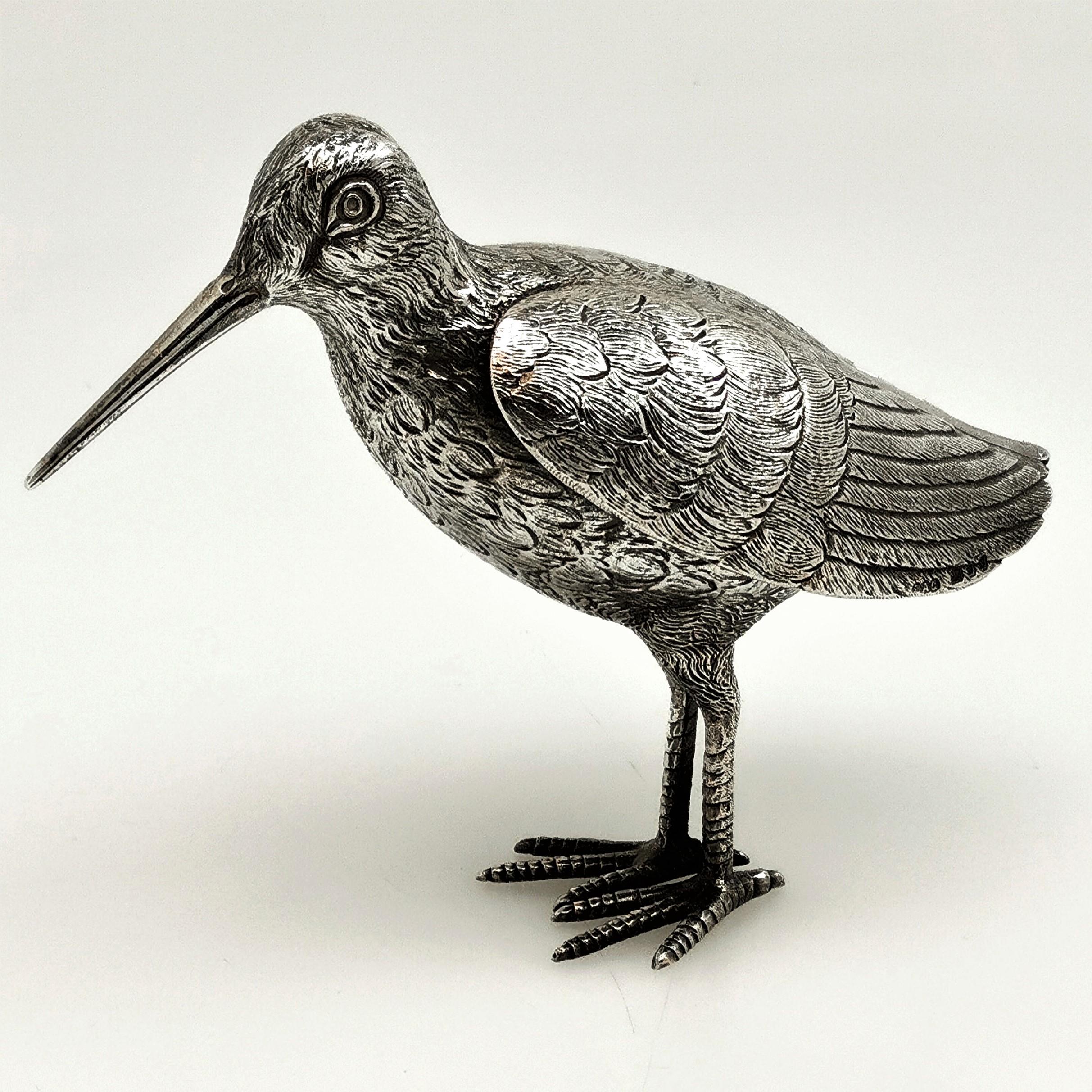 A lovely solid silver model of a snipe bird, created with a lovely attention to detail. This bird figure is of heavy weight and excellent quality.

Made in London in 1974 by L A Crichton.

Approx. Weight - 12.7oz / 396g
Approx. Height -