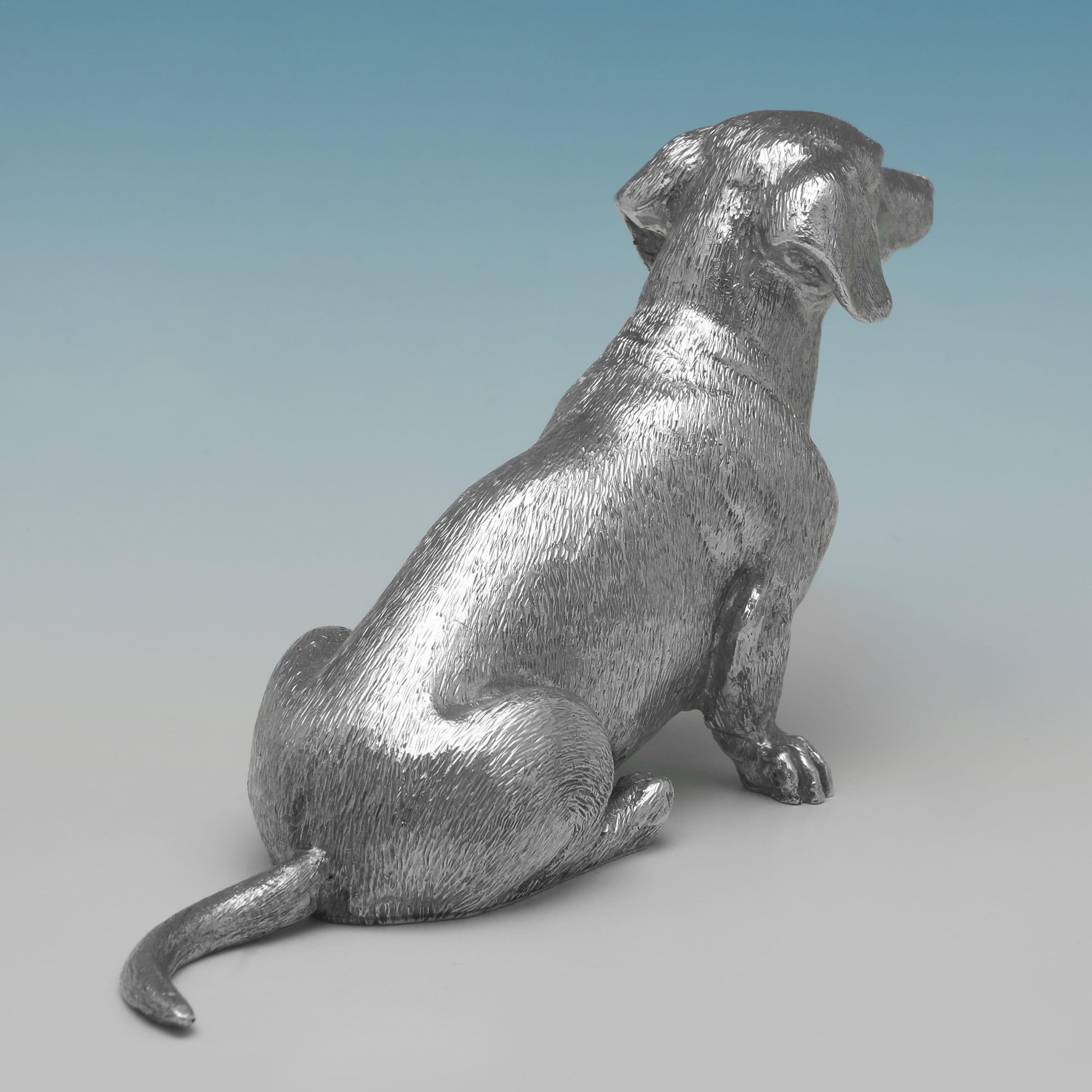 Inglese Modello in argento sterling di un bassotto realizzato da I. Franks nel 2016 in vendita