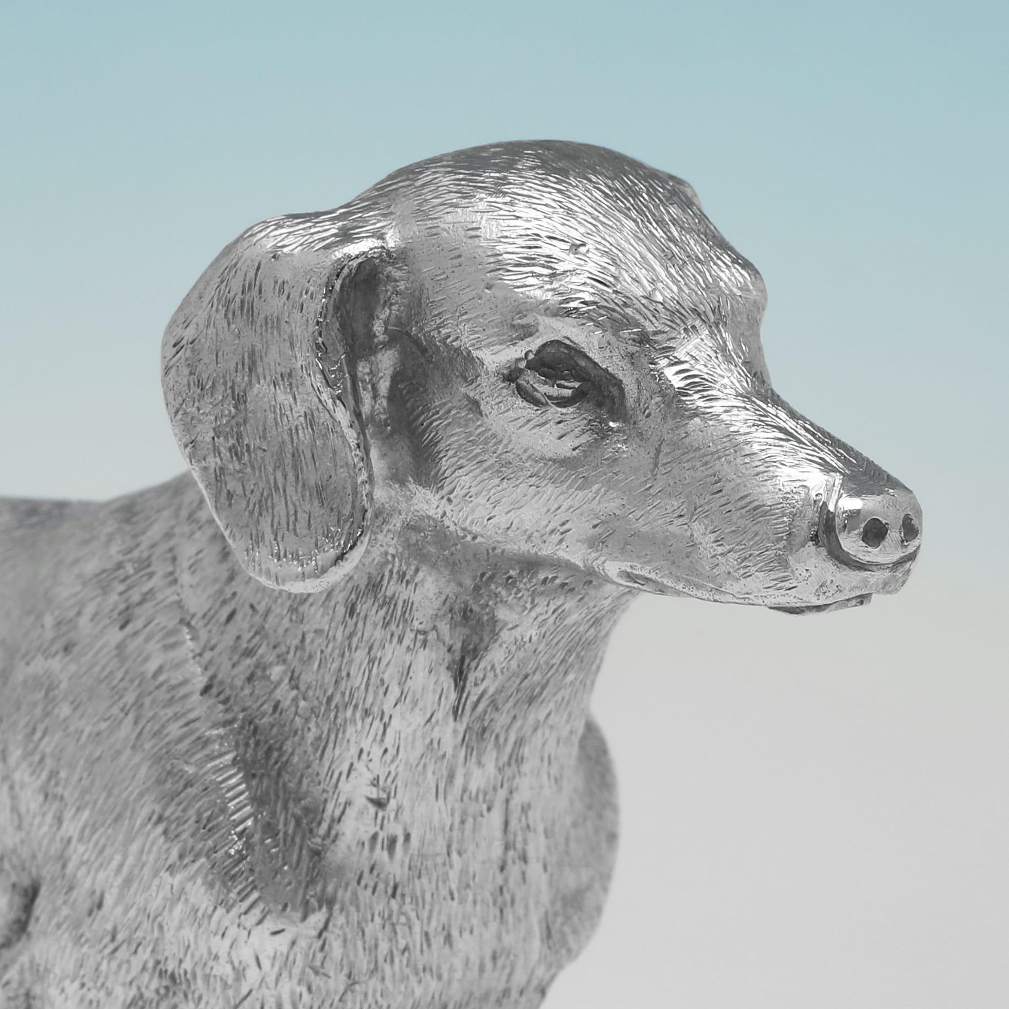 Modello in argento sterling di un bassotto realizzato da I. Franks nel 2016 In condizioni buone in vendita a London, London