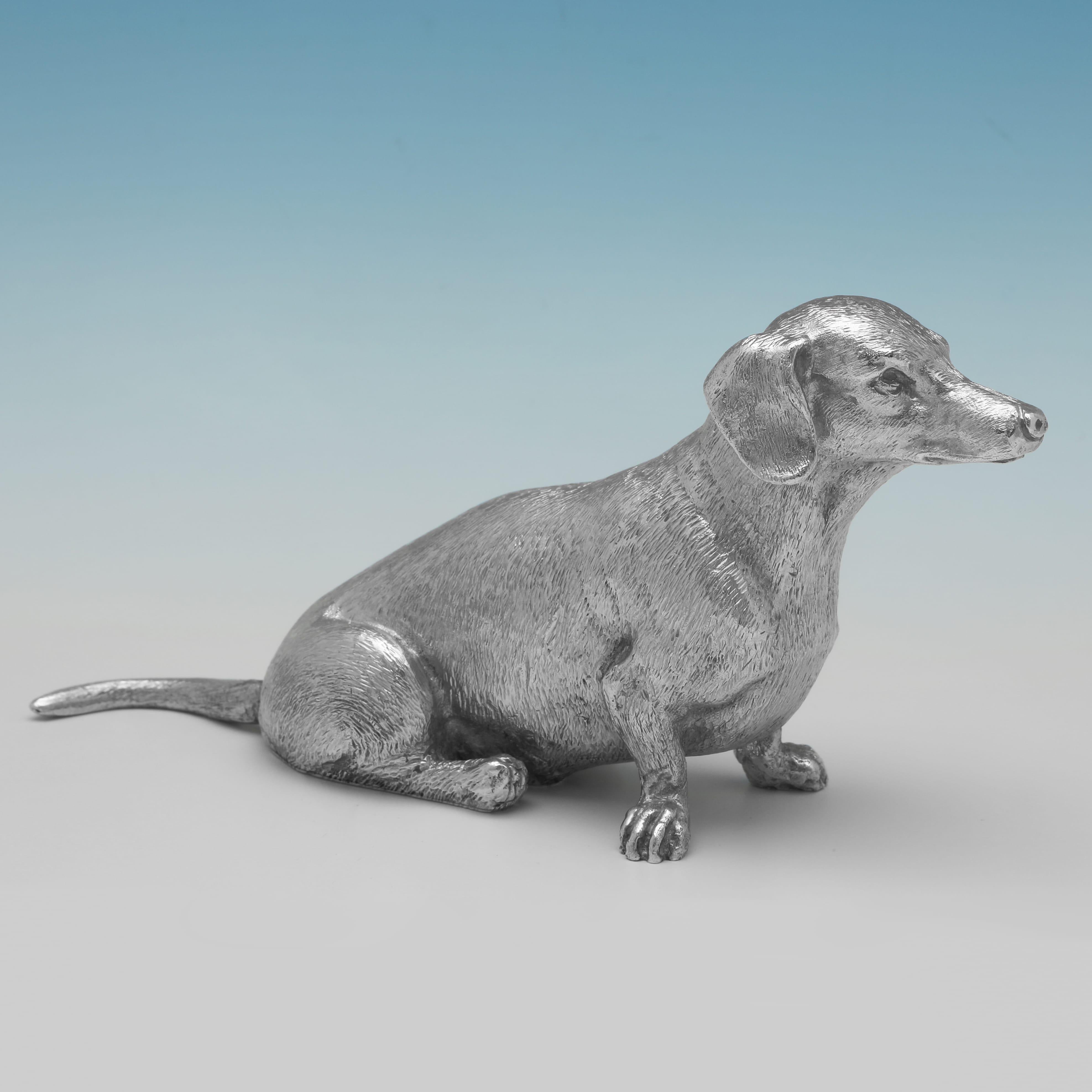 Modèle d'un Dachshund en argent sterling fabriqué par I. Franks en 2016