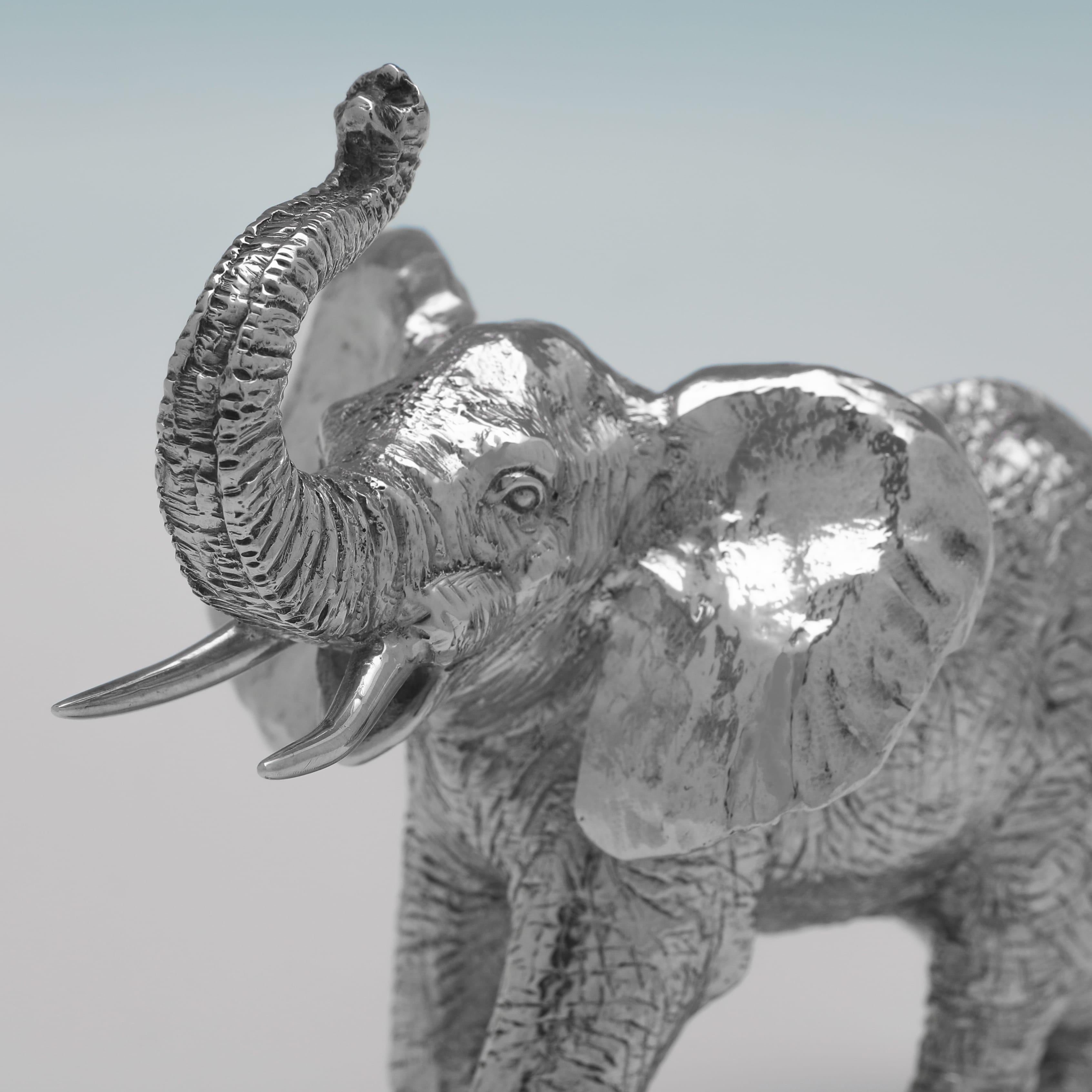 Inglese Modello di elefante in argento Sterling realizzato a Londra nel 1994 in vendita