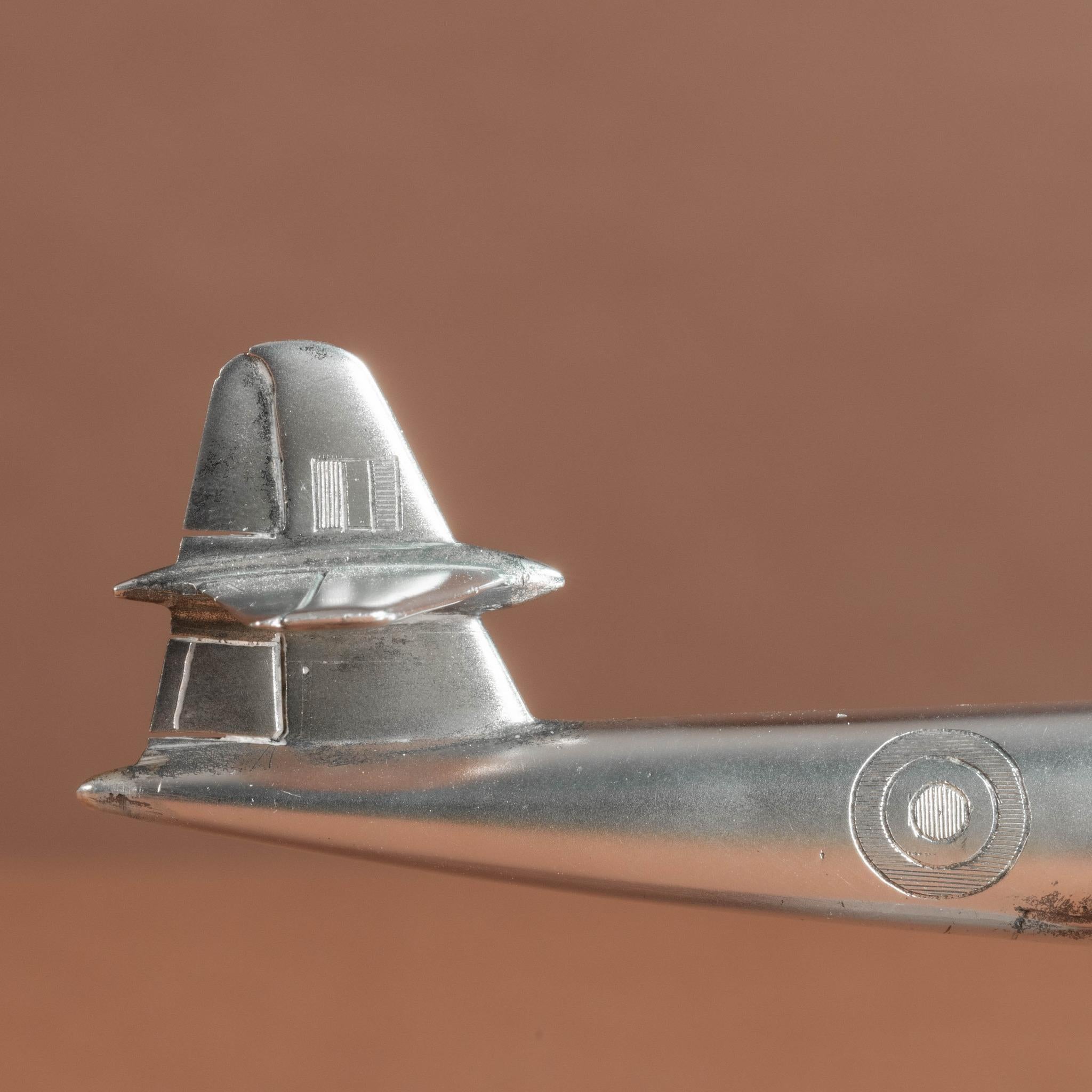 Modèle en argent de l'avion à réaction Gloster Meteor, poinçonné à Londres en 1949. en vente 8